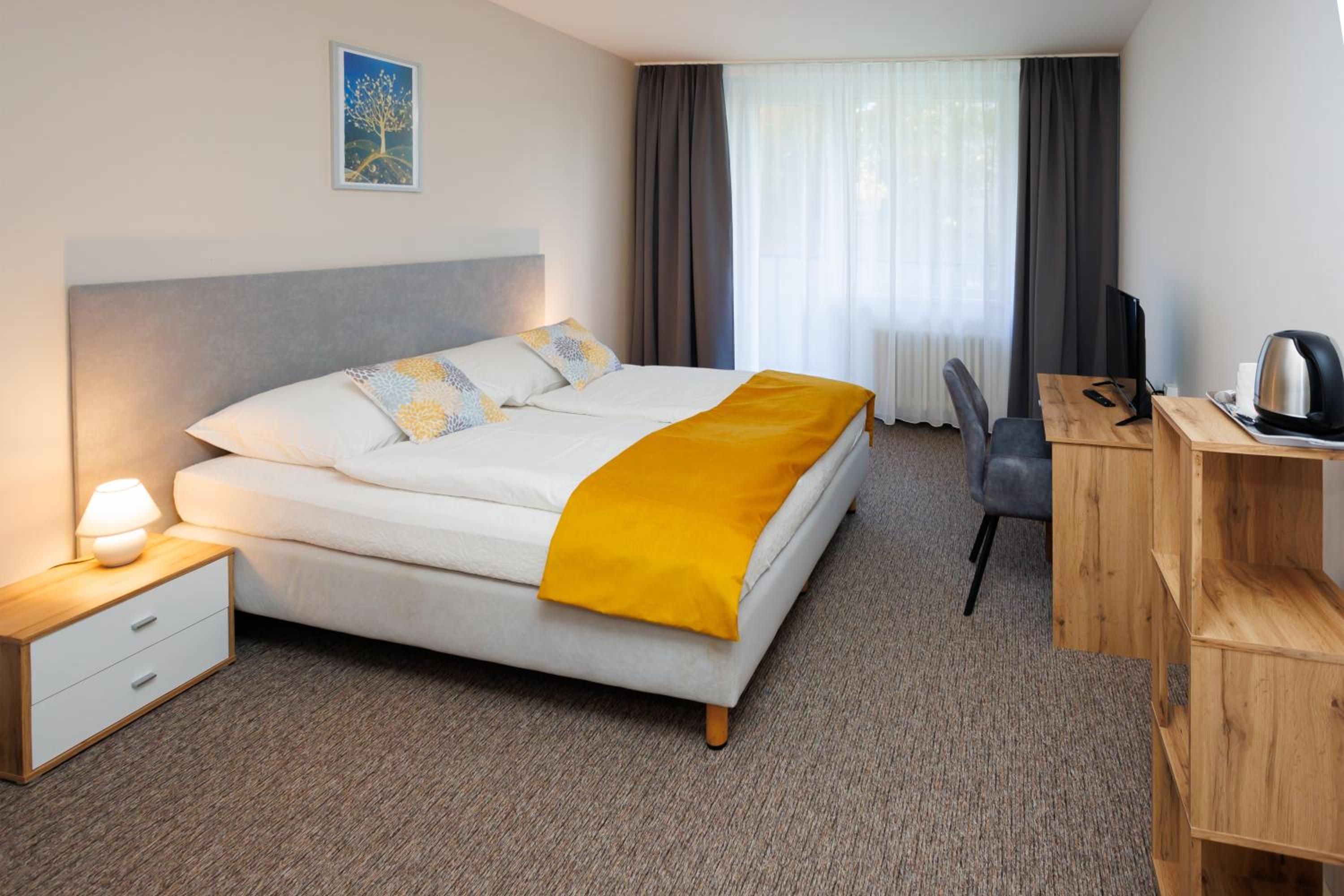Deluxe Double Room with Extra Bed - Photo 6