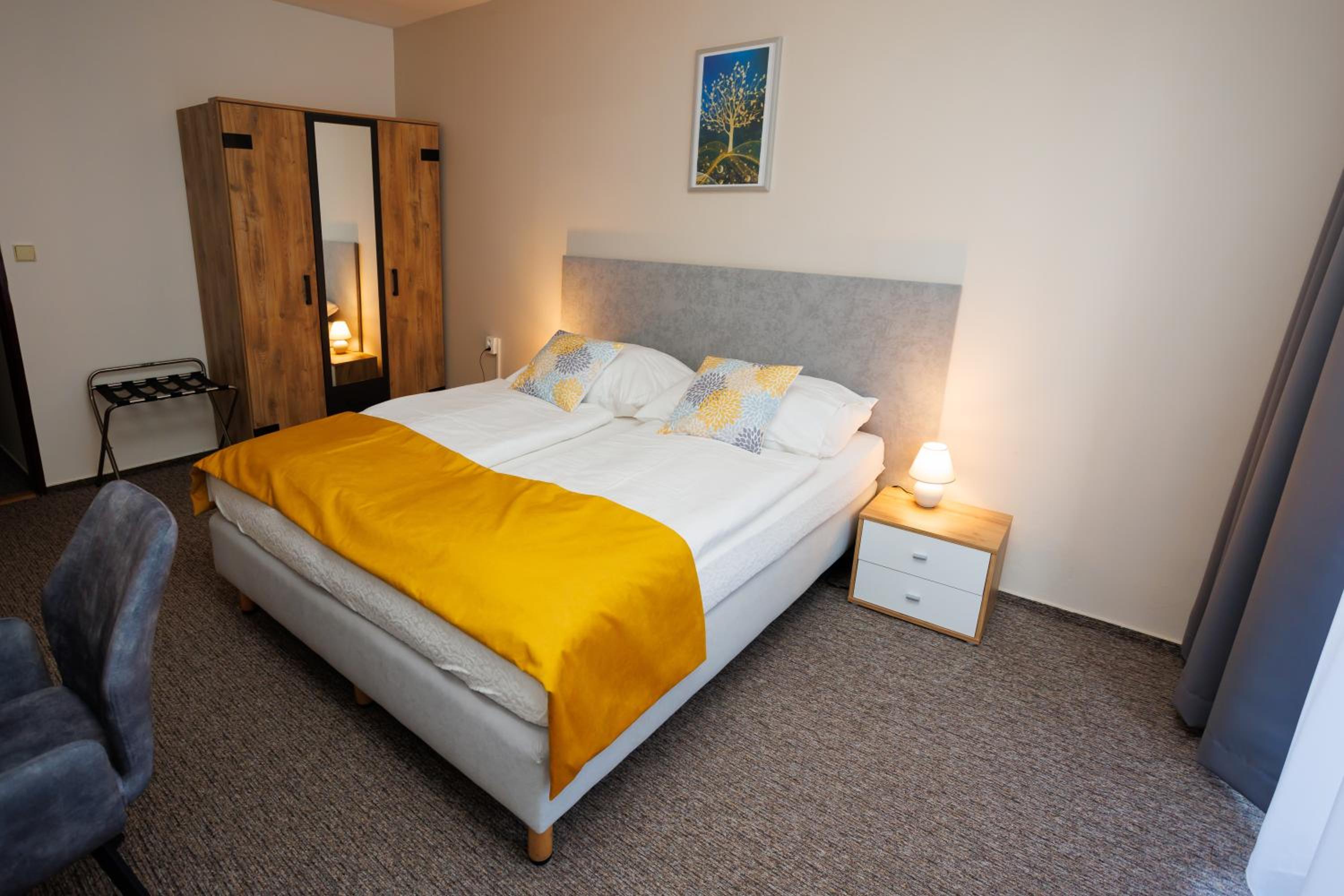 Deluxe Double Room with Extra Bed - Photo 5