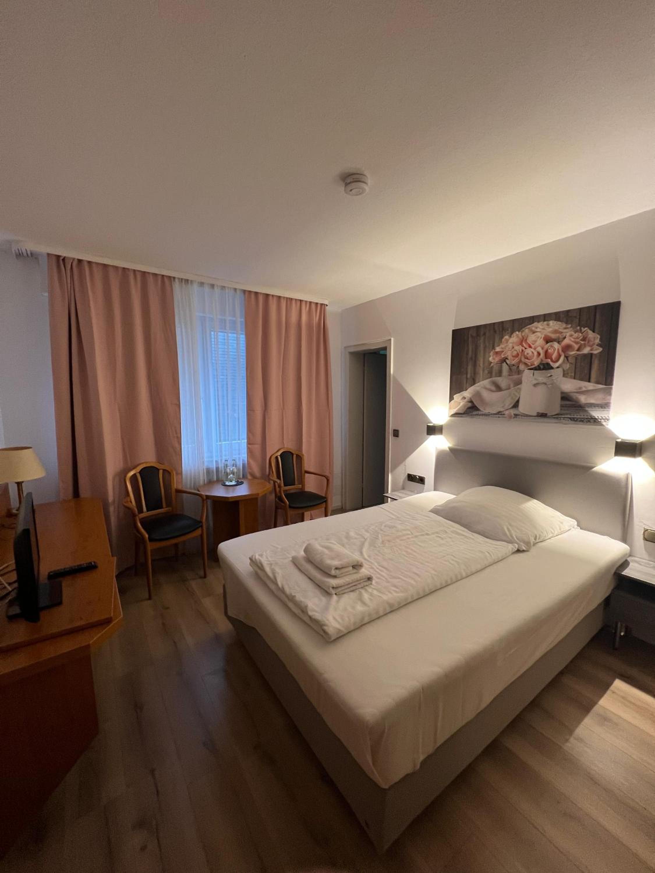 Double Room - Photo 7