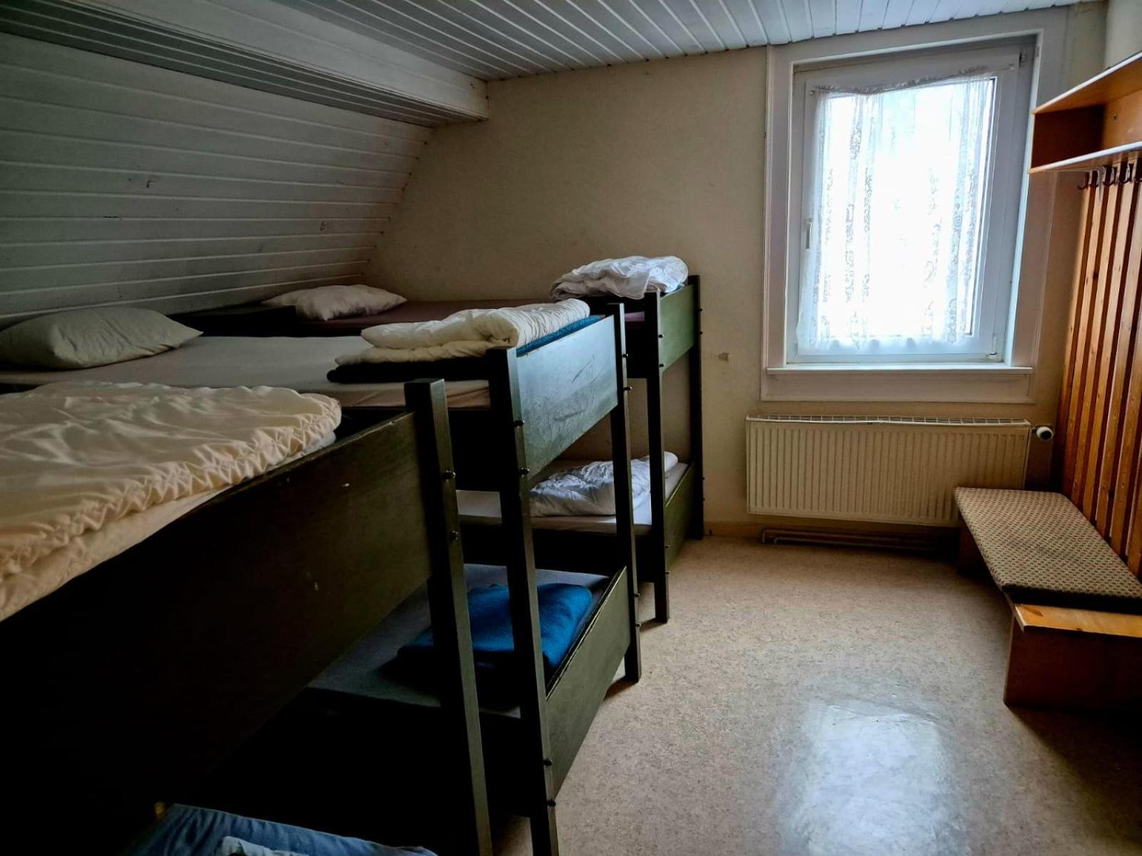 Five-Bedroom House photo 1