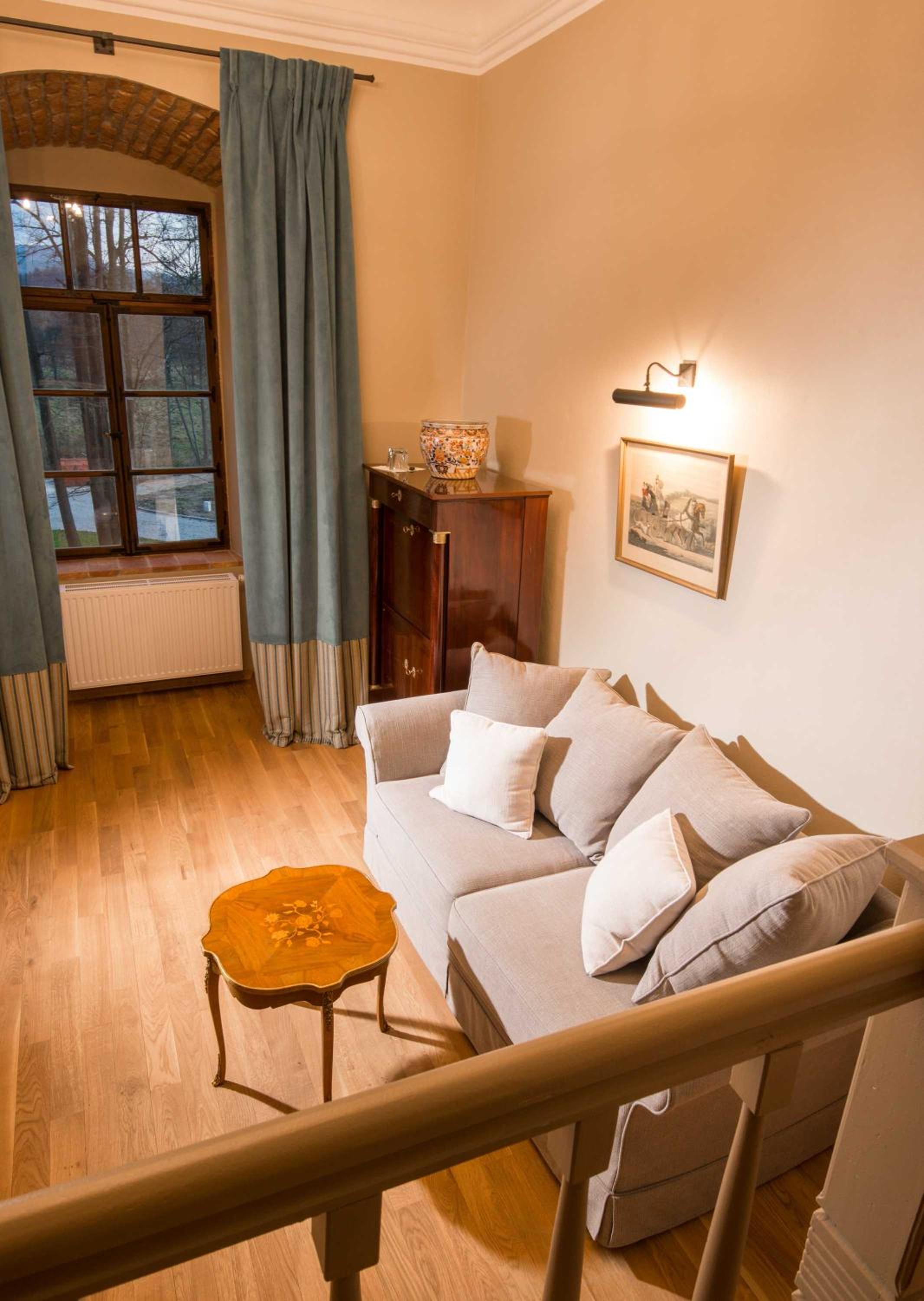 One-Bedroom Suite - Photo 4
