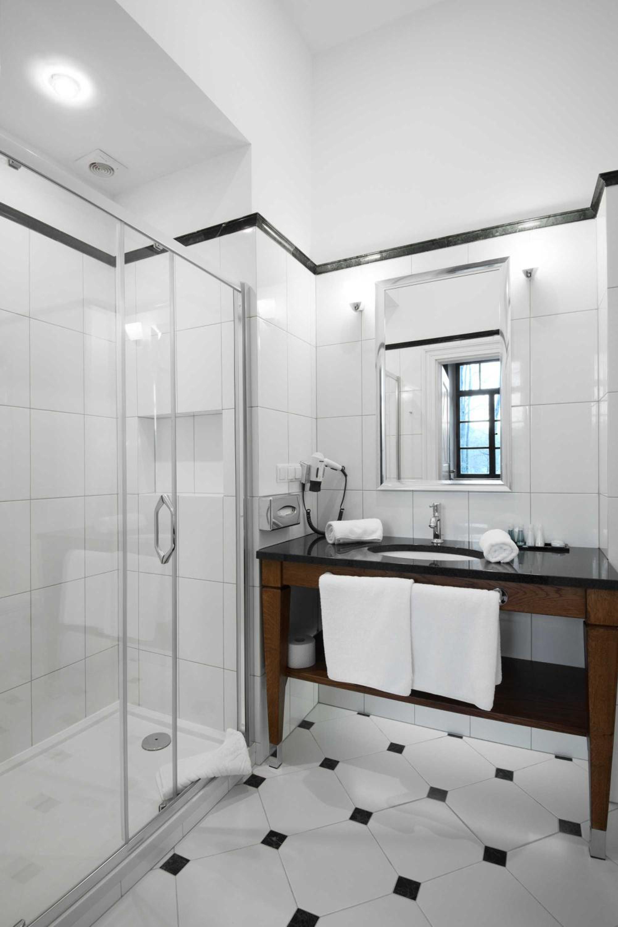 One-Bedroom Suite - Photo 2