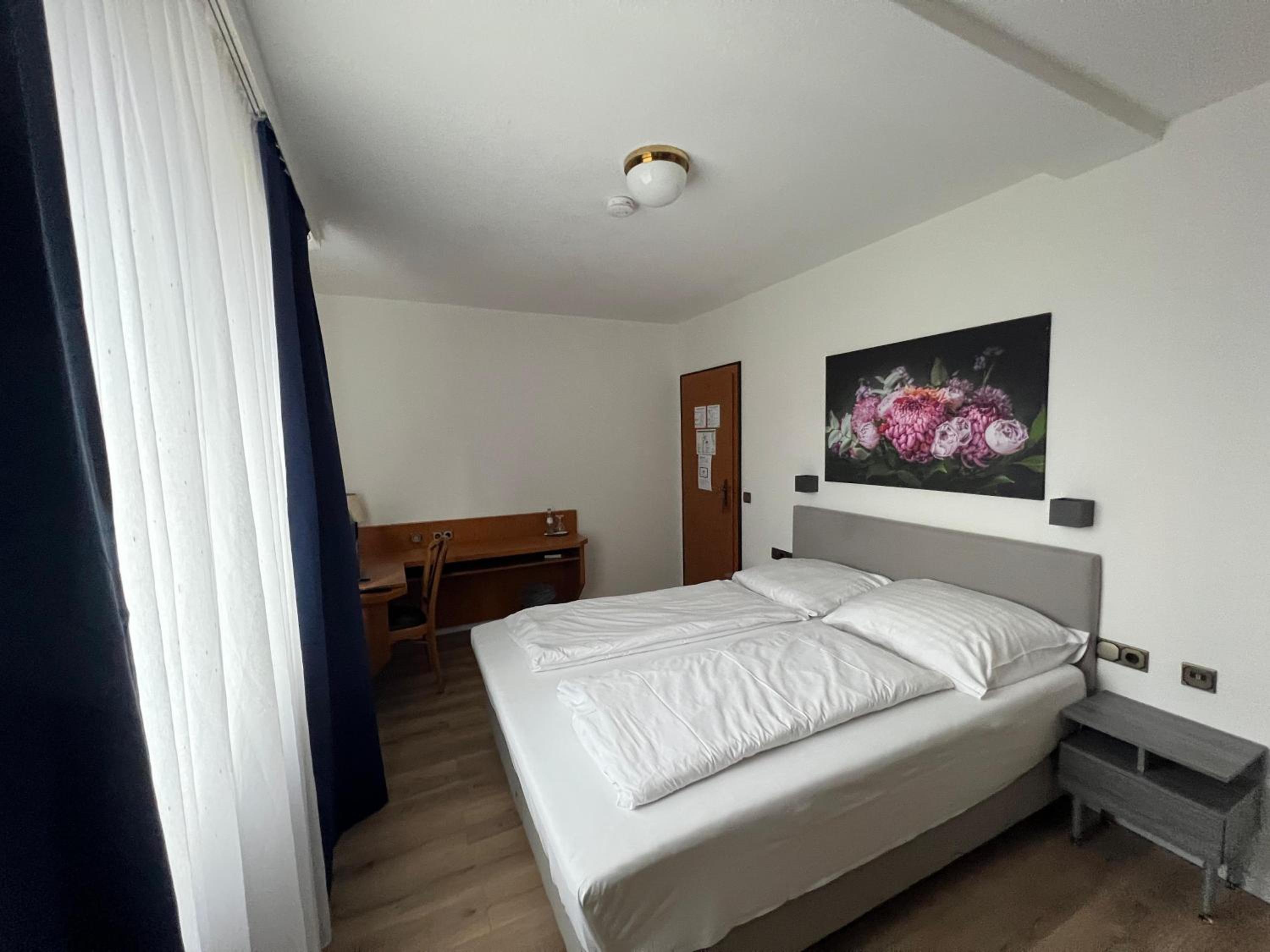 Double Room - Photo 8