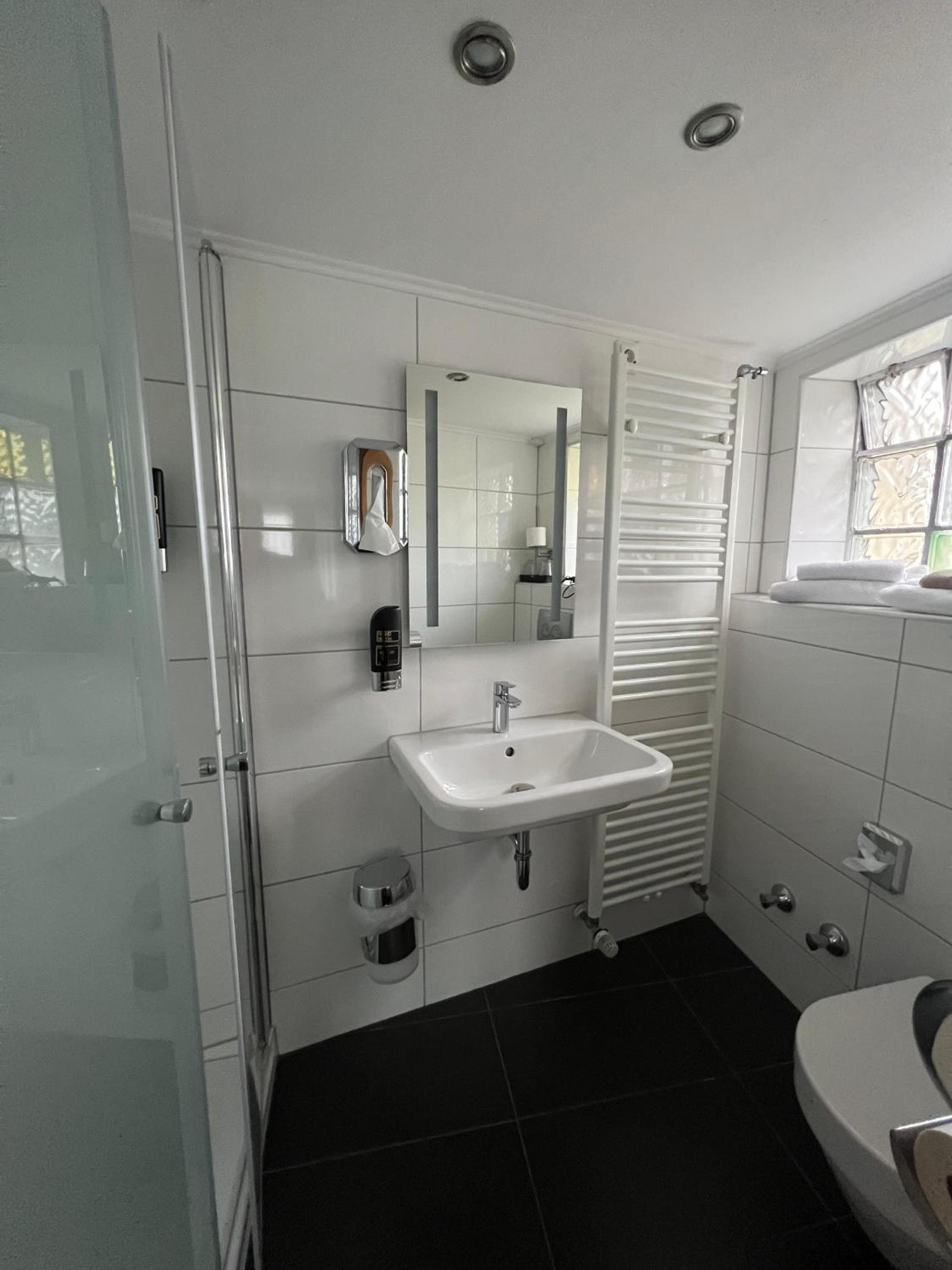 Twin Room - Photo 2