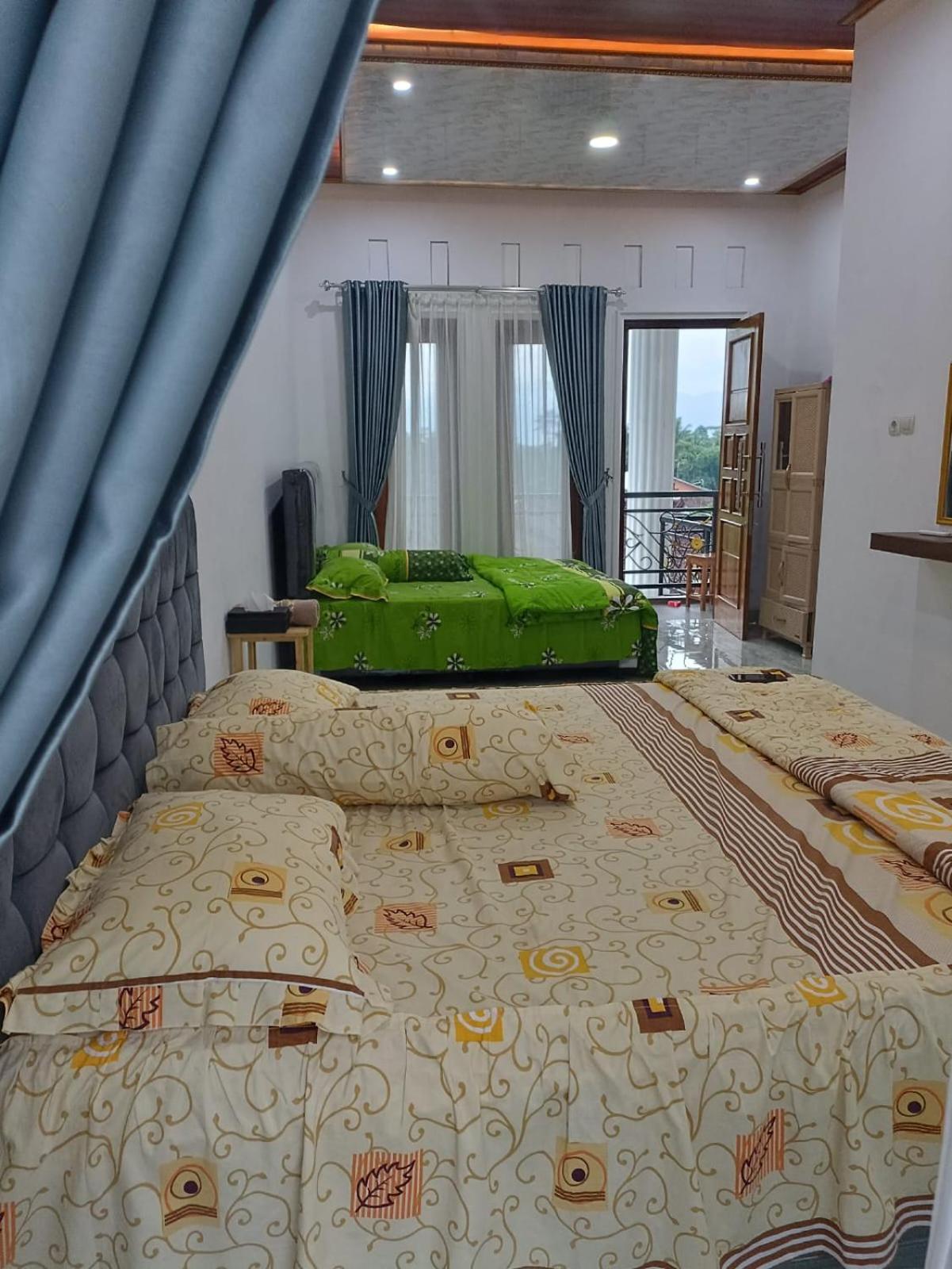 Family Room with Balcony photo 3
