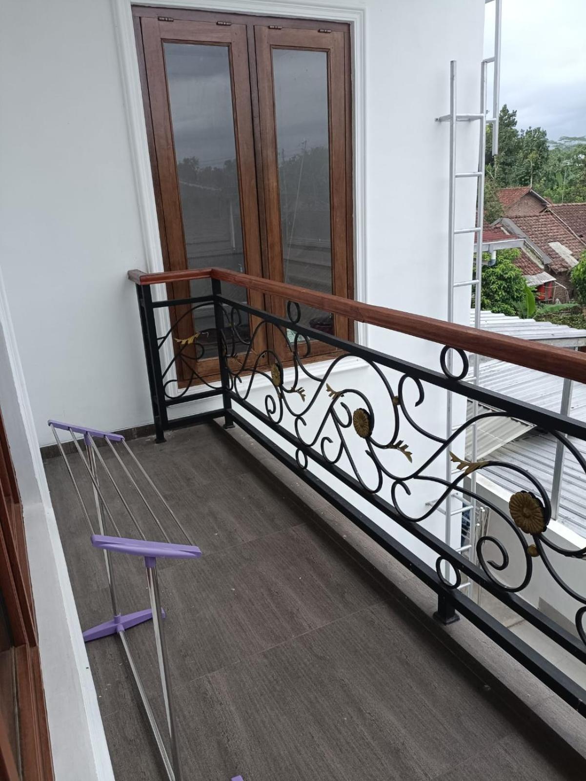 Family Room with Balcony photo 2