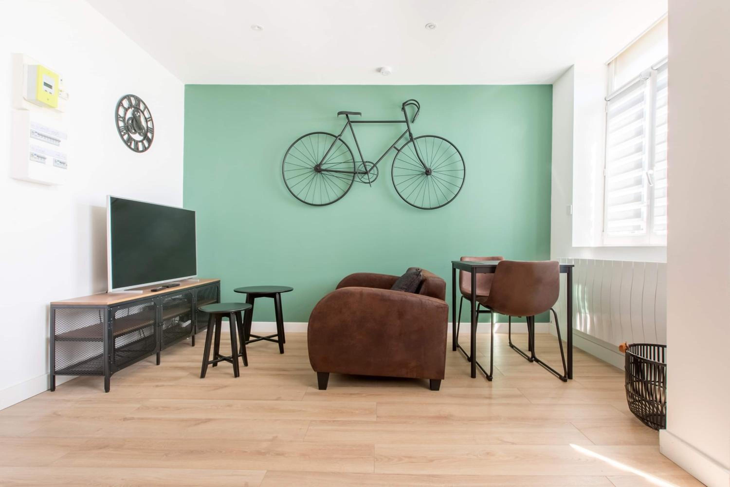 One-Bedroom Apartment photo 3