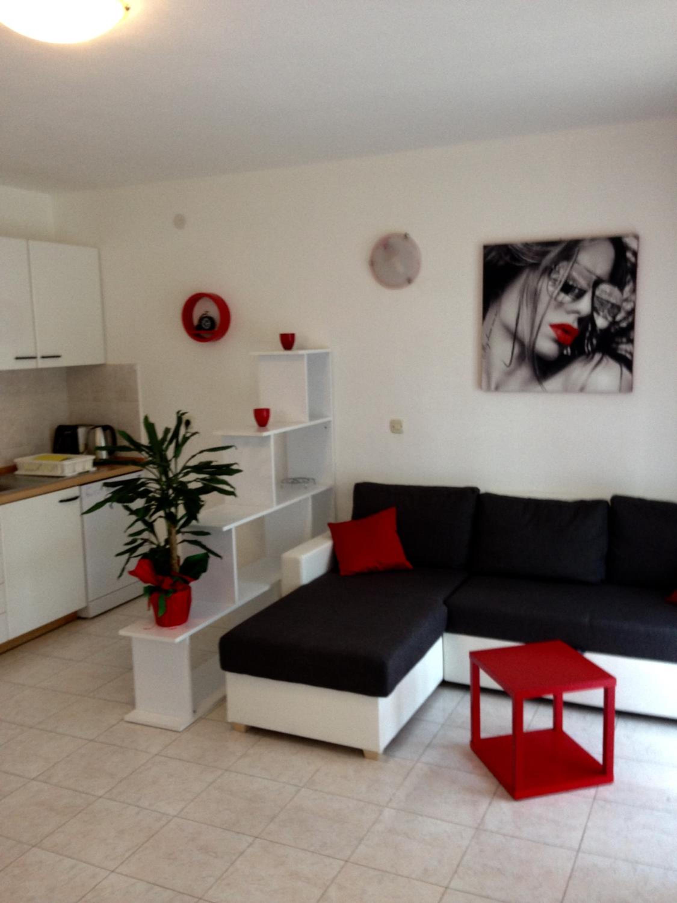 One-Bedroom Apartment photo 3