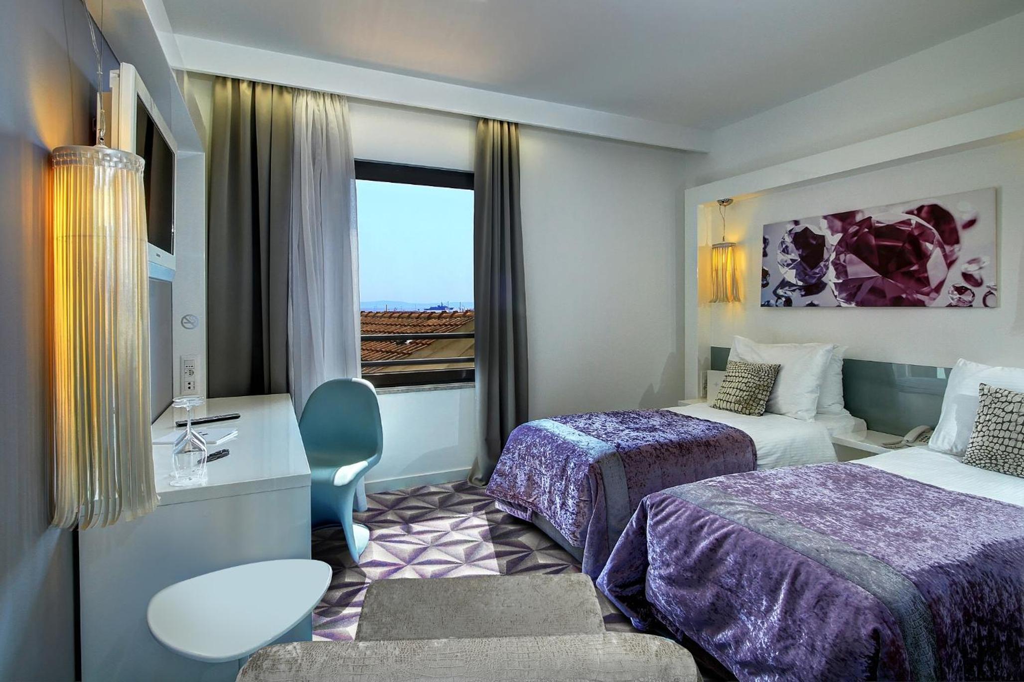 Standard Double Room with Partial Sea View - Photo 1