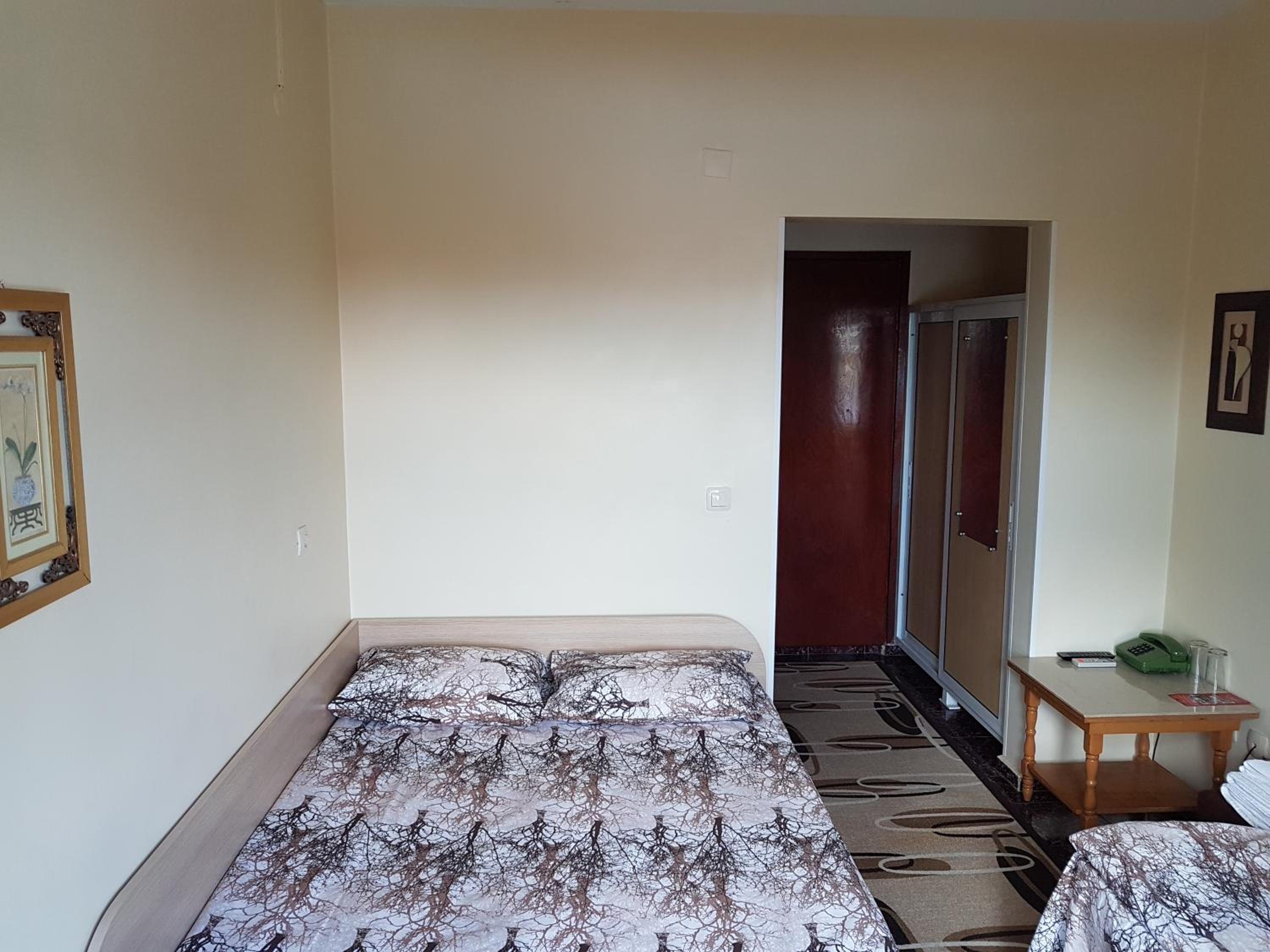 Double or Twin Room - Photo 9