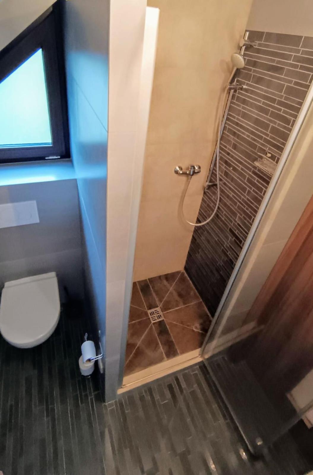 Deluxe Double Room with Shower photo 3