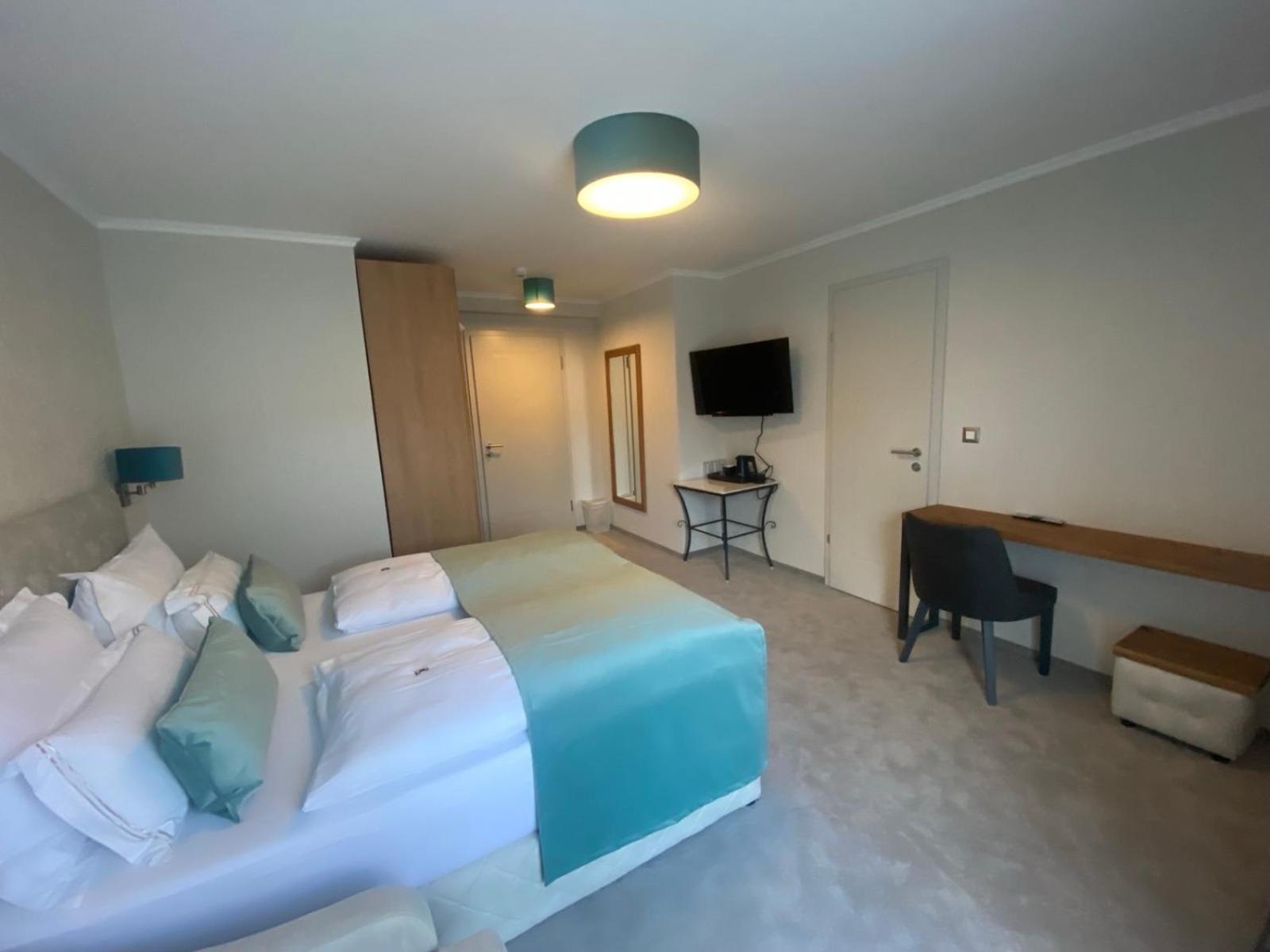 Double Room with Balcony - Photo 1