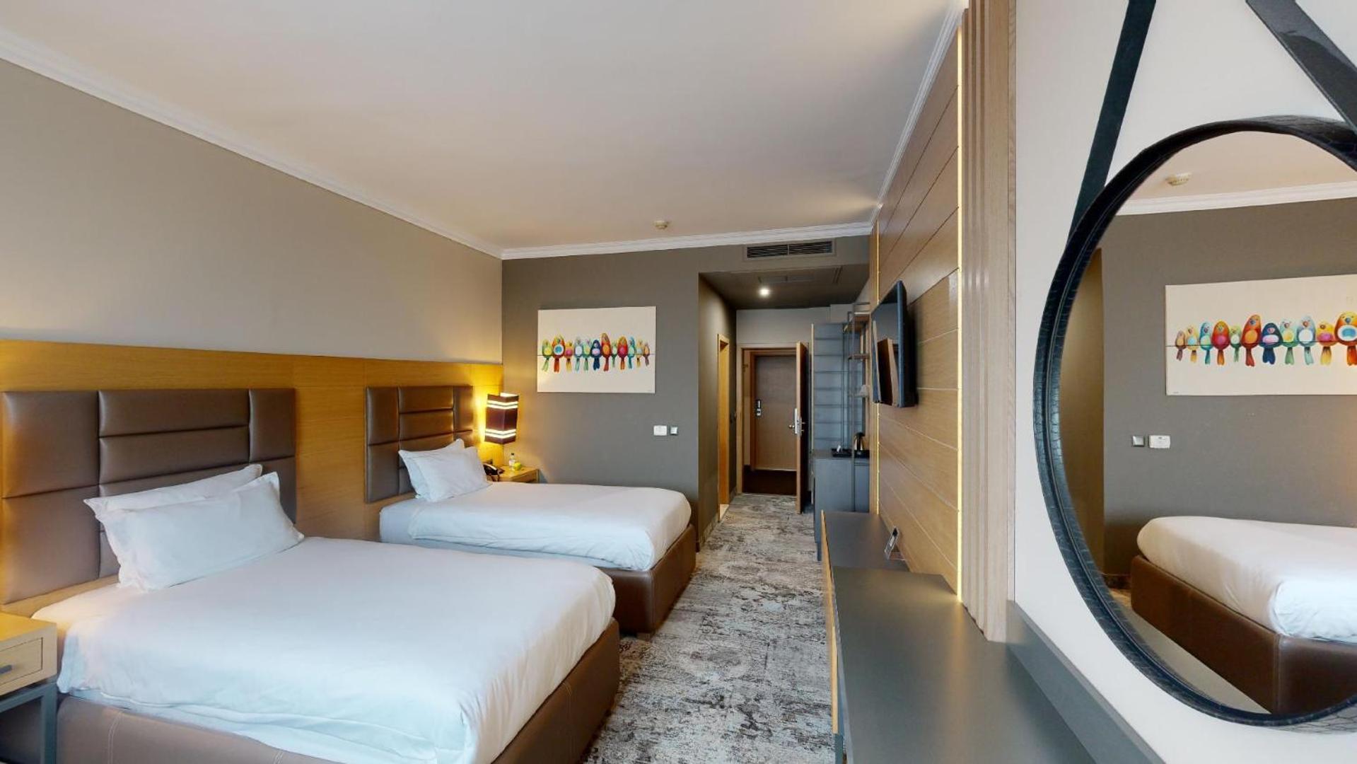 Superior Business Room - Two Single Beds with Complimentary Water, Free WiFi, Free Tea and Coffee Equipment photo 2