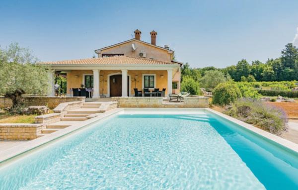 Three-Bedroom Villa photo 2