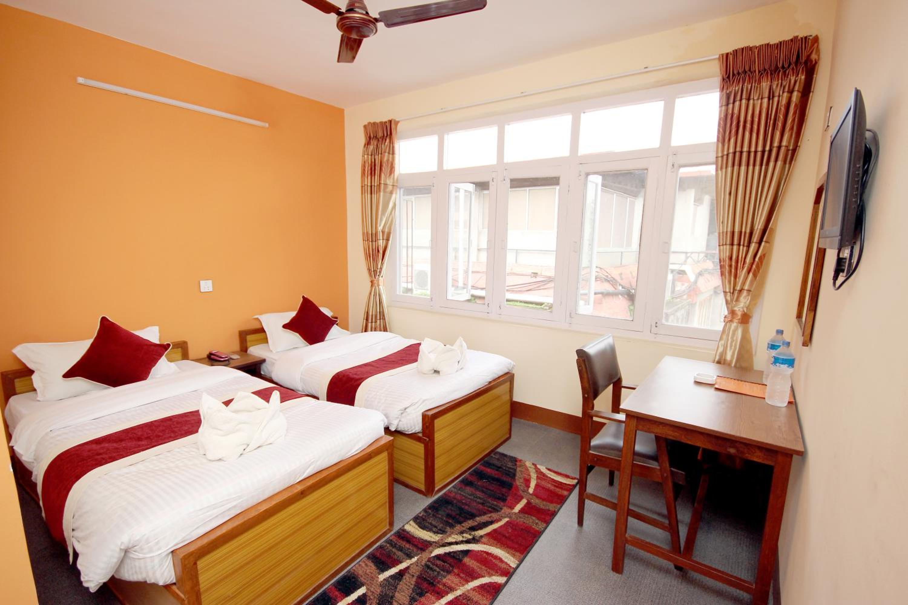 Standard Double or Twin Room - Photo 6