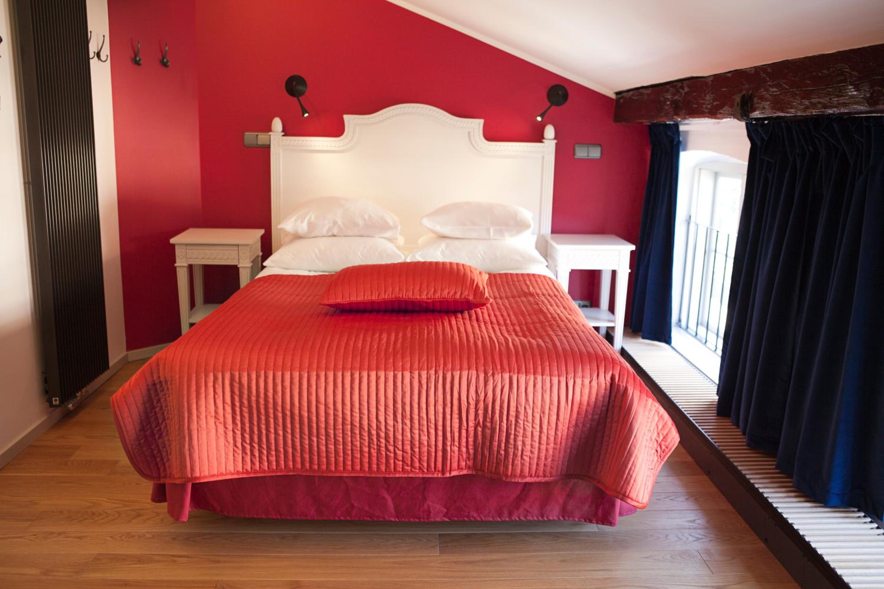 Small Double Room - Photo 1