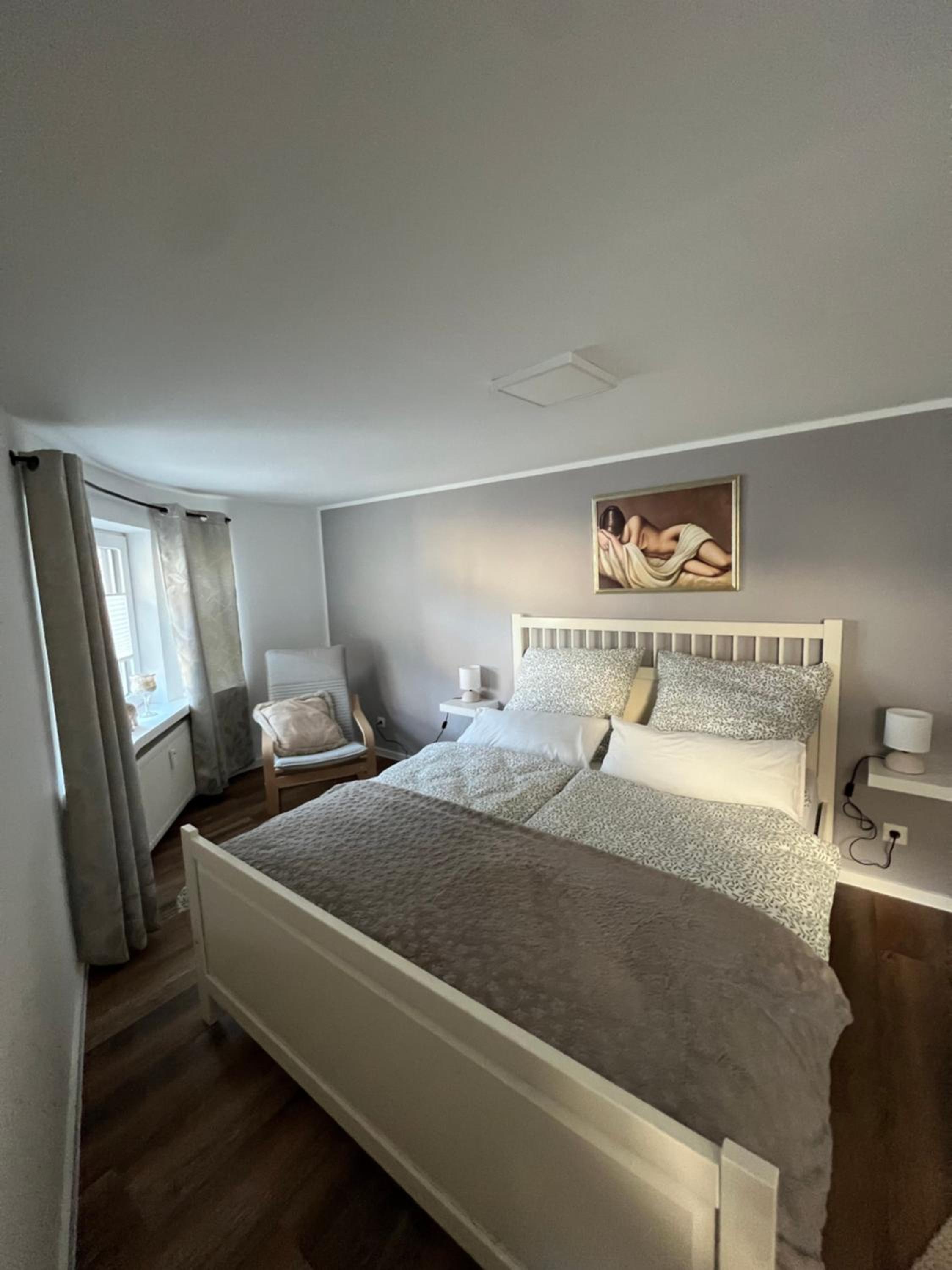 One-Bedroom Apartment photo 1