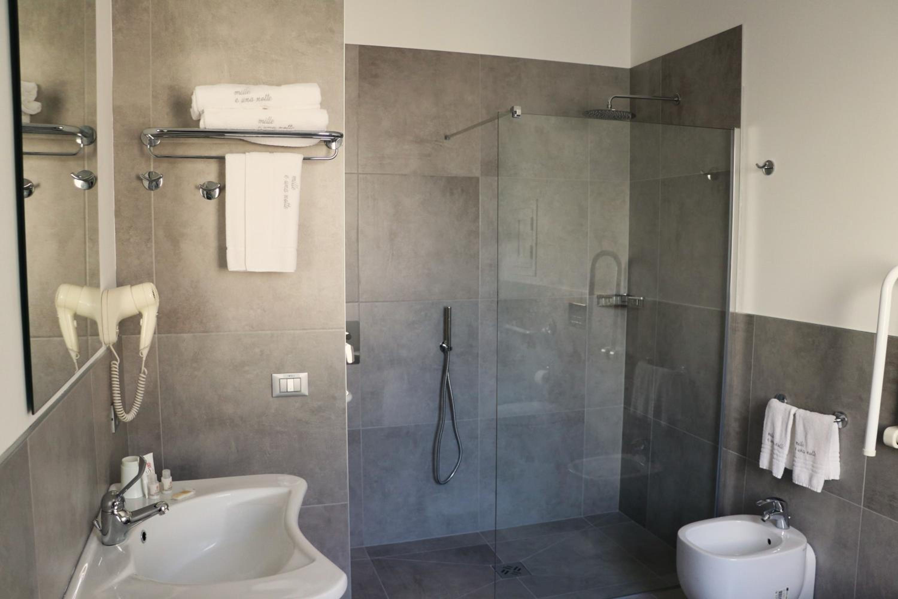 Triple Room - Disability Access photo 3