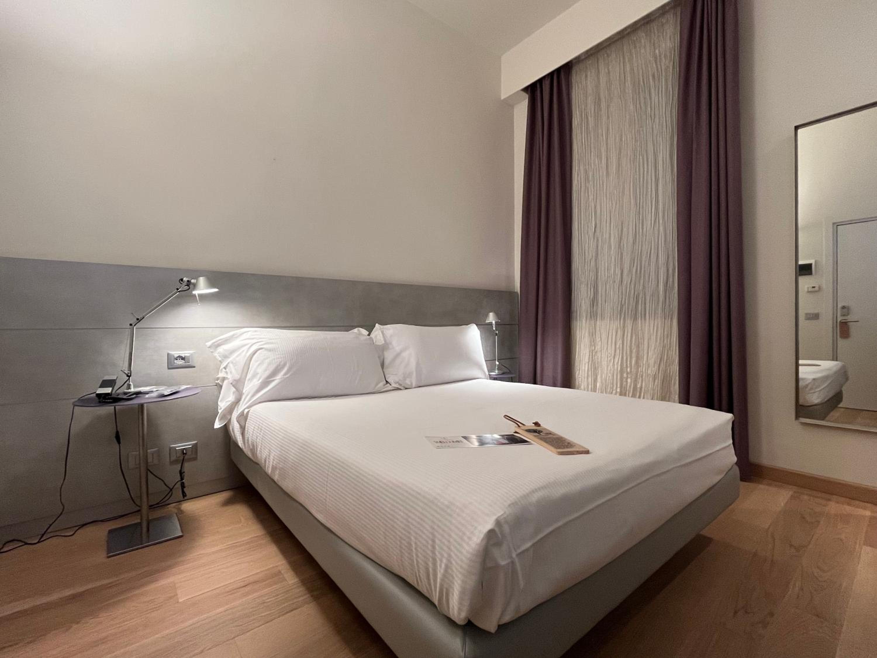 Double Room - Photo 5