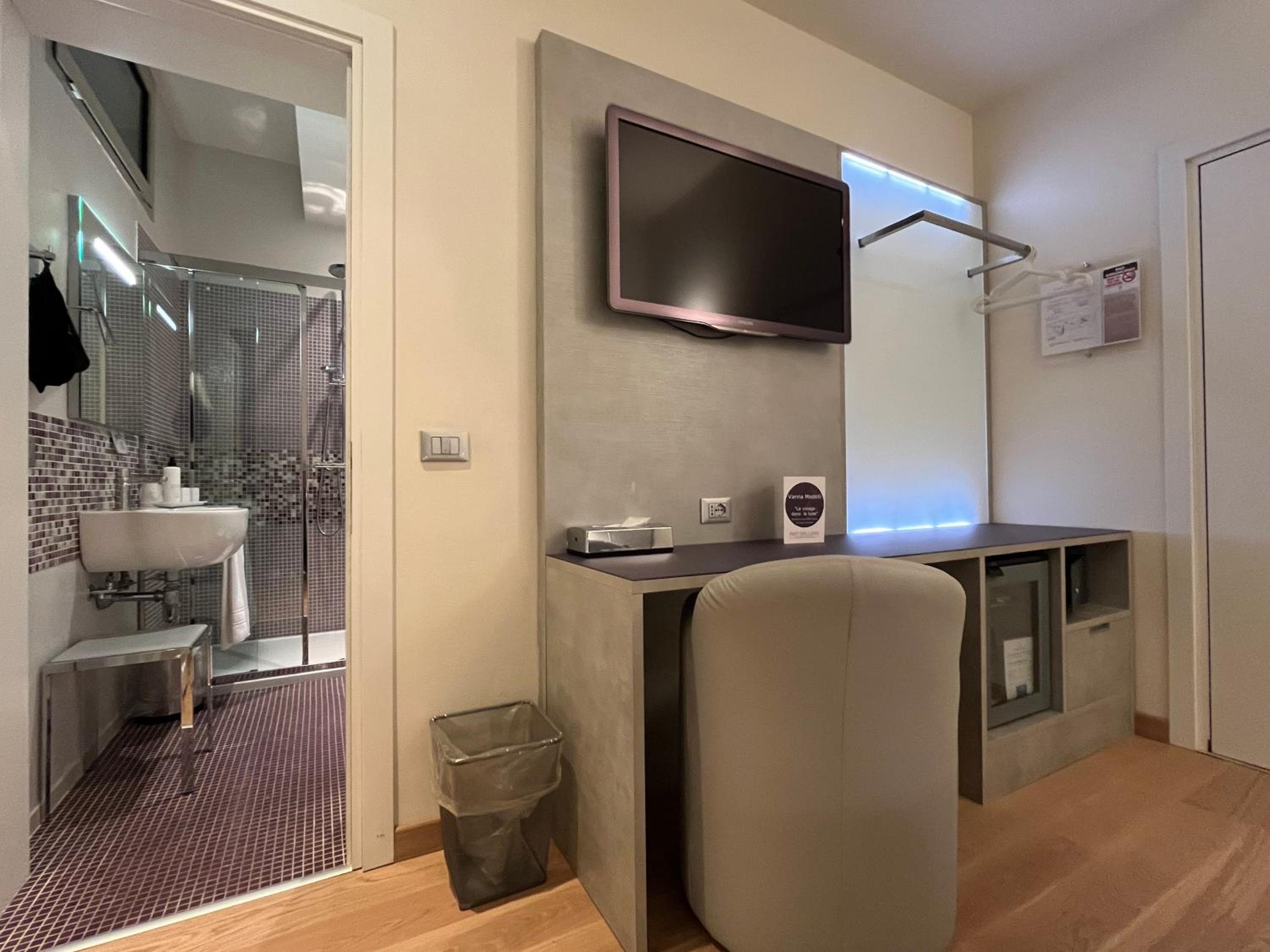 Double Room - Photo 10