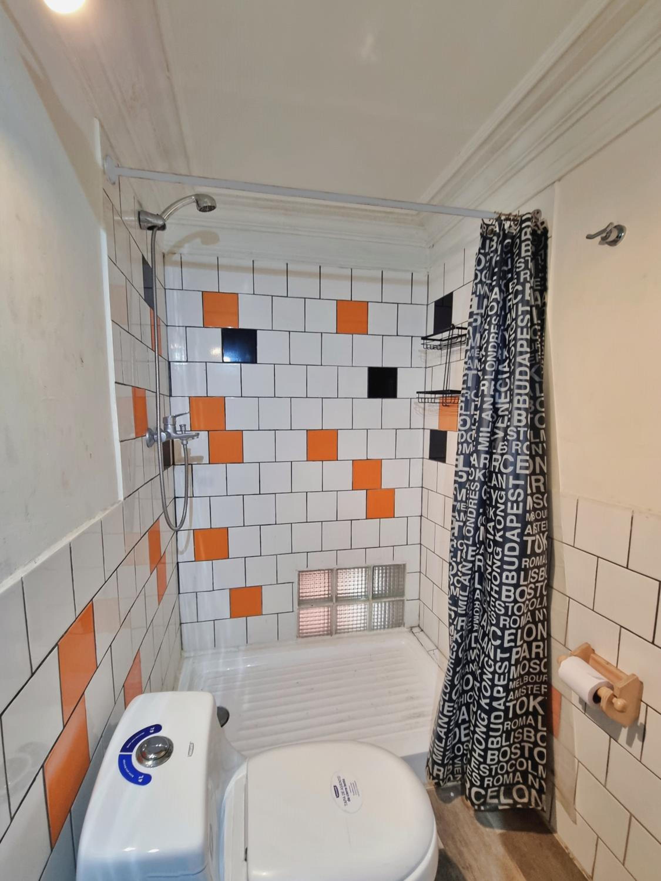 Family Room with Private Bathroom photo 3
