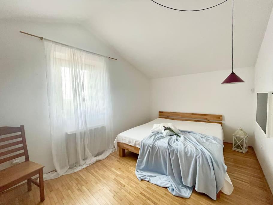 Three-Bedroom House photo 1