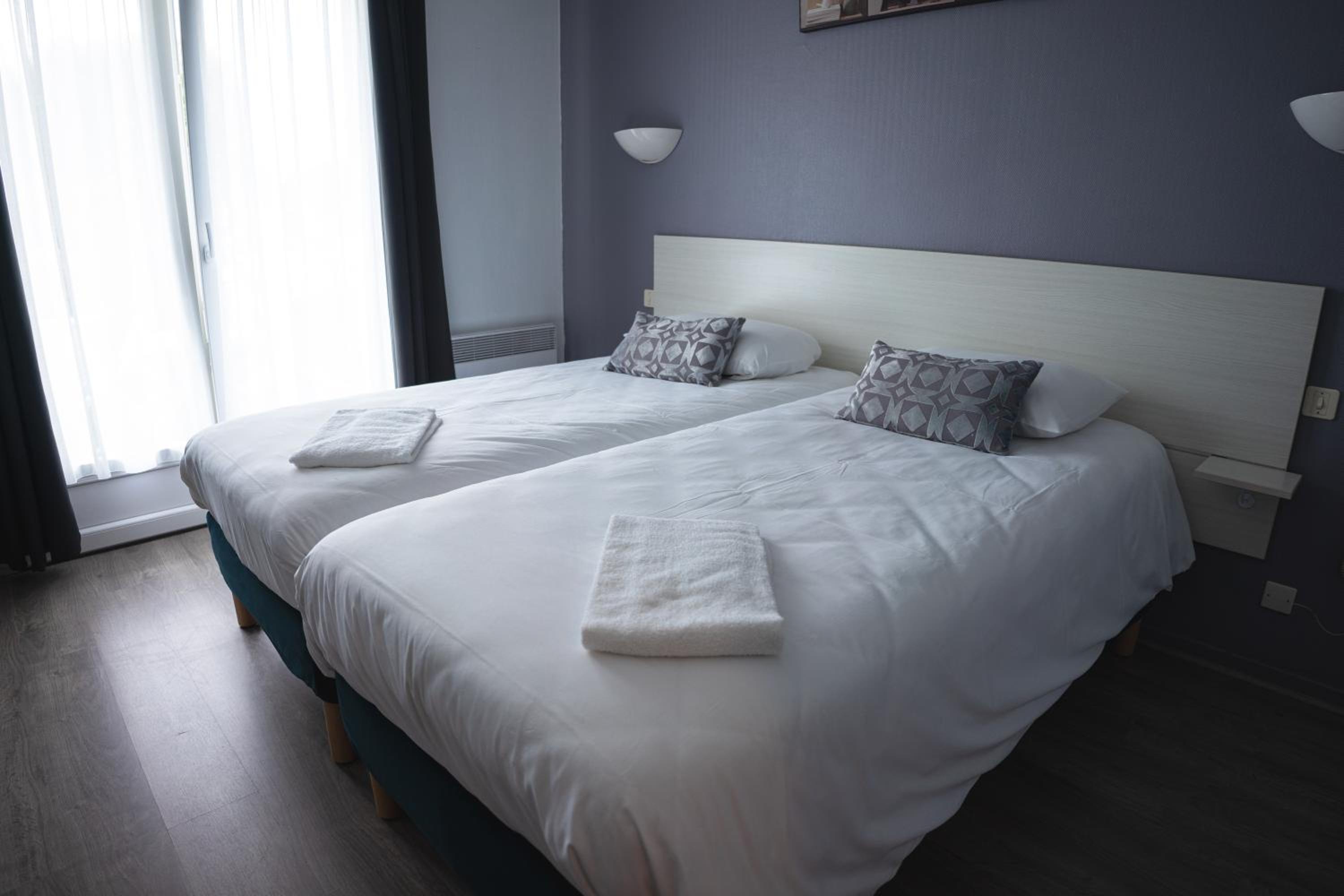 Standard Twin Room - Photo 1