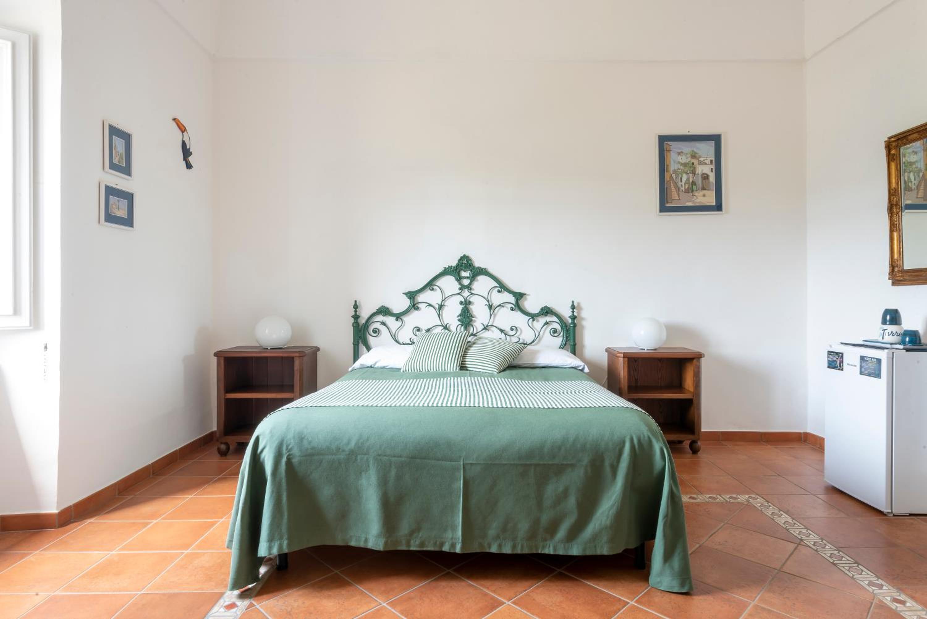 Double Room with Private External Bathroom photo 2