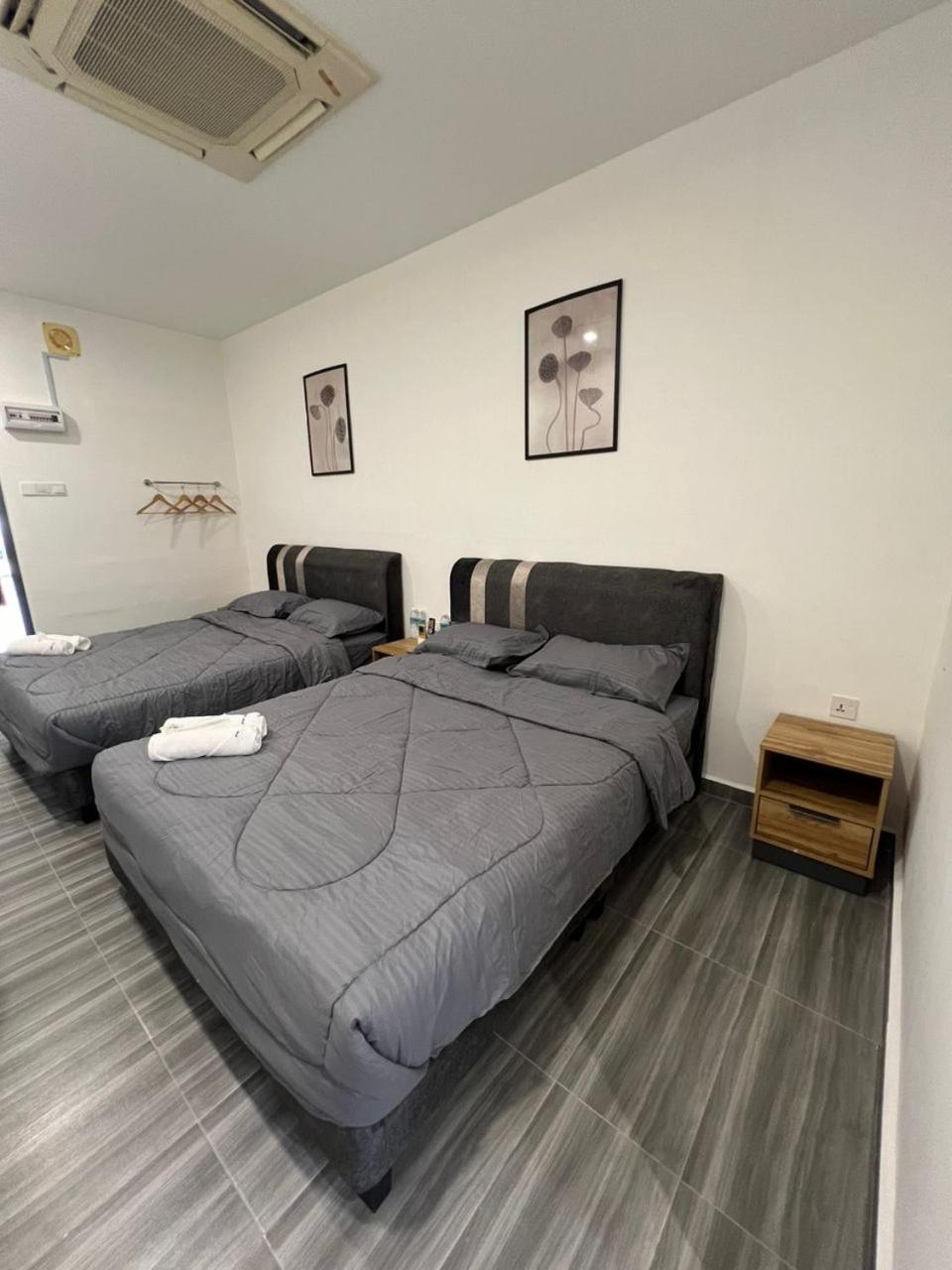 Family Room - Photo 4