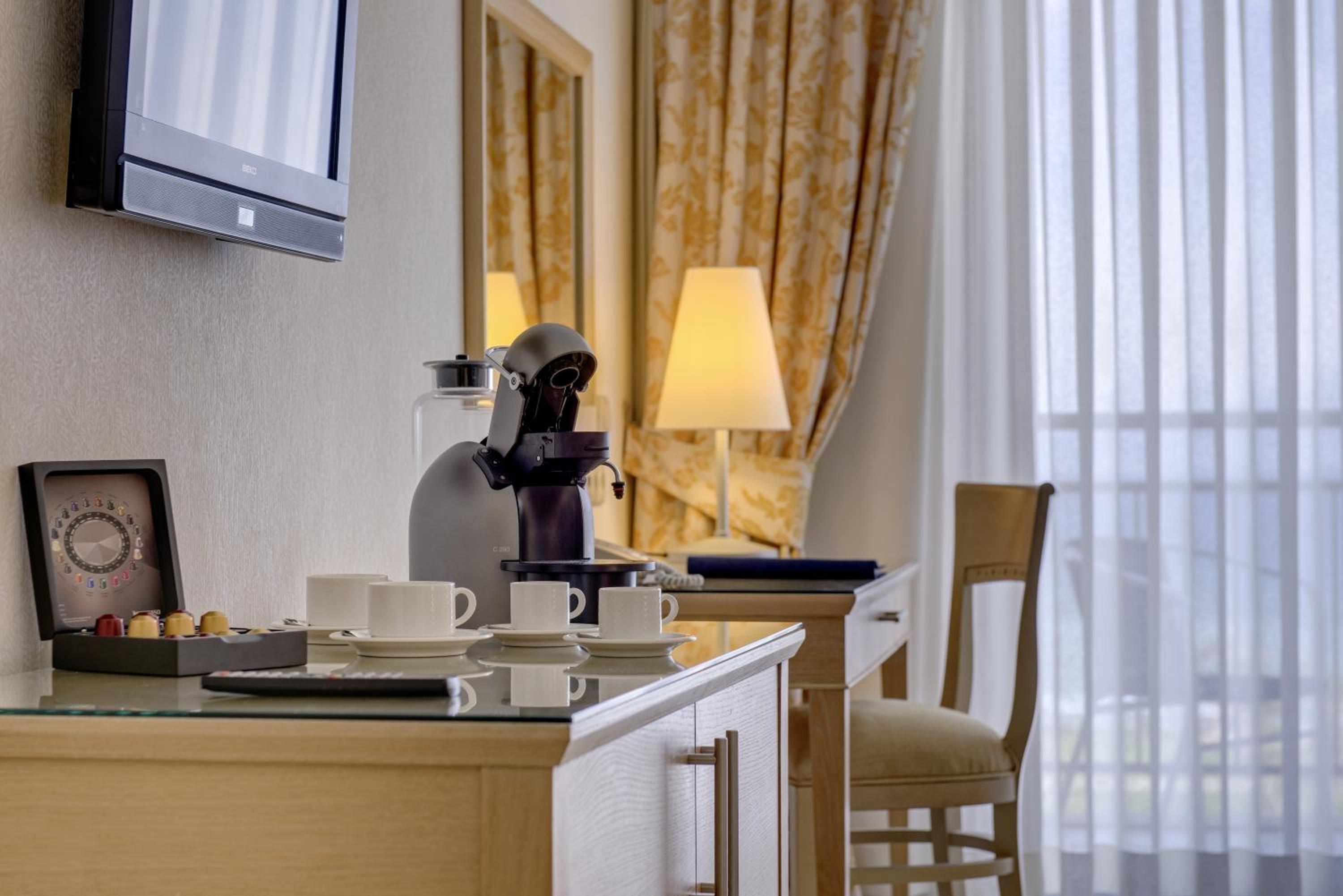 Suite with Sea View - Photo 3