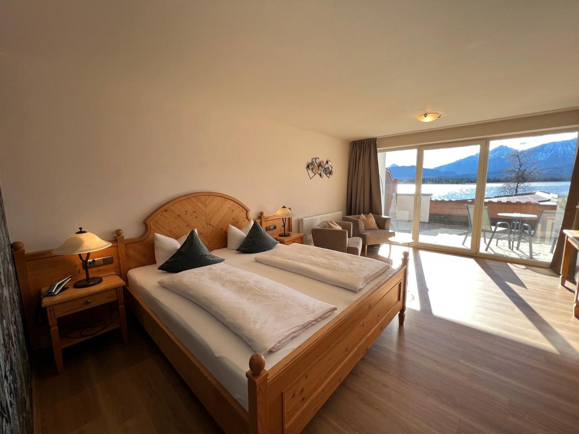Comfort Double Room with Lake View - Photo 3
