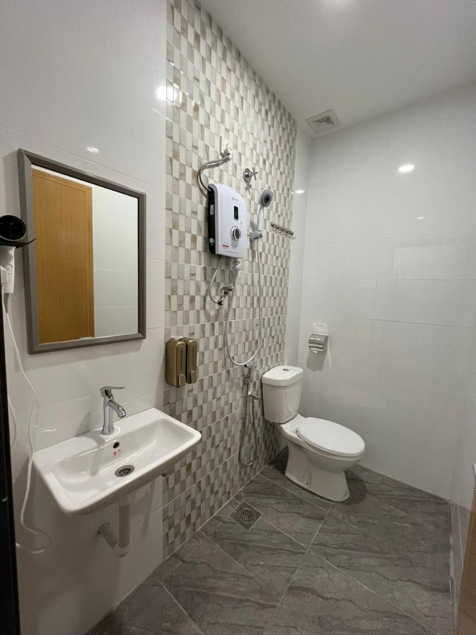 Standard Queen Room - Photo 2