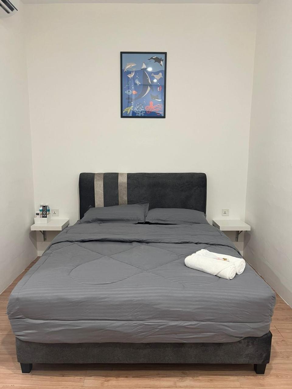 Standard Queen Room - Photo 7