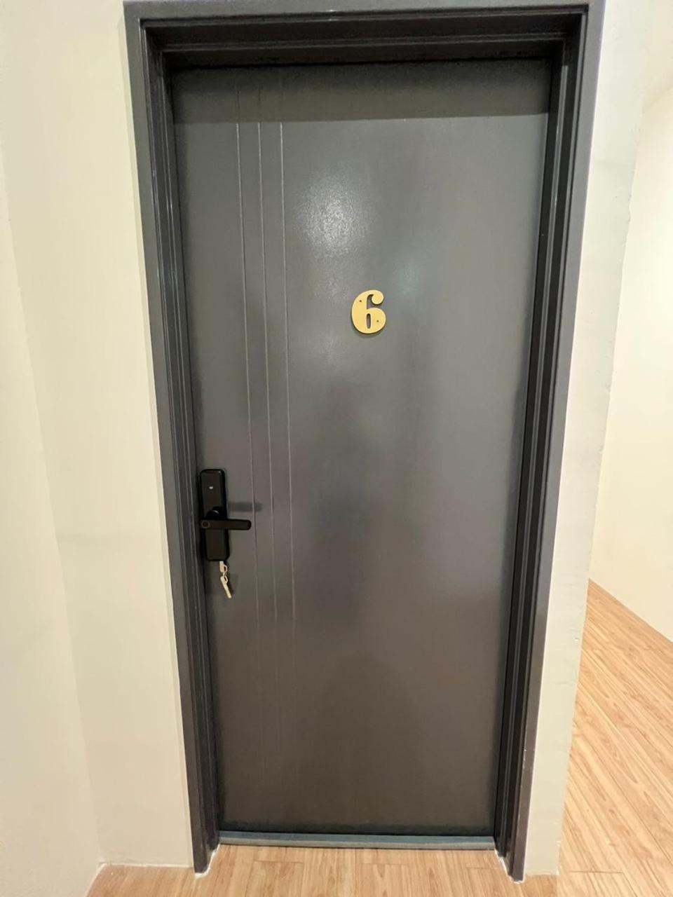 Standard Queen Room - Photo 10