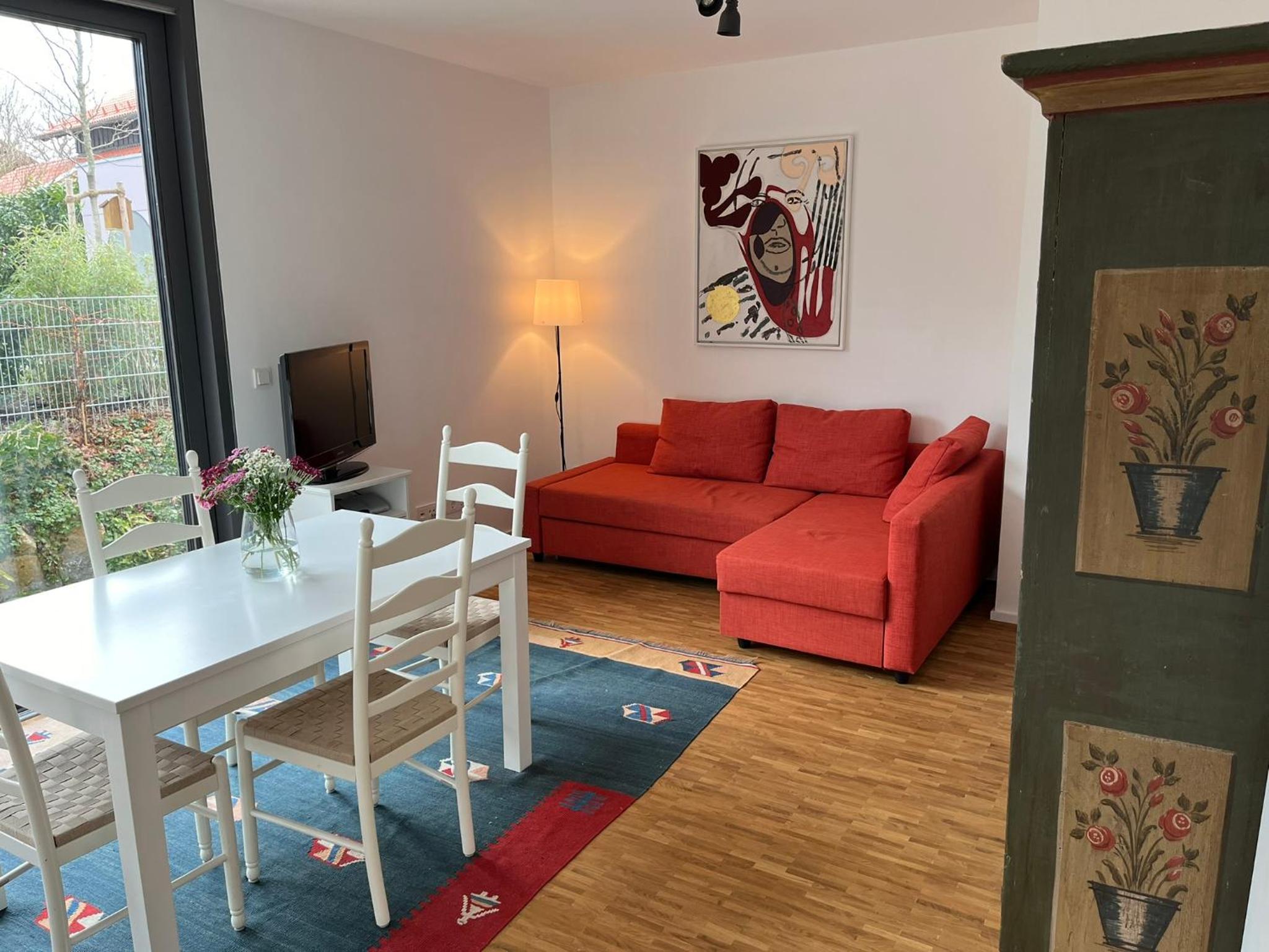 One-Bedroom Apartment photo 1