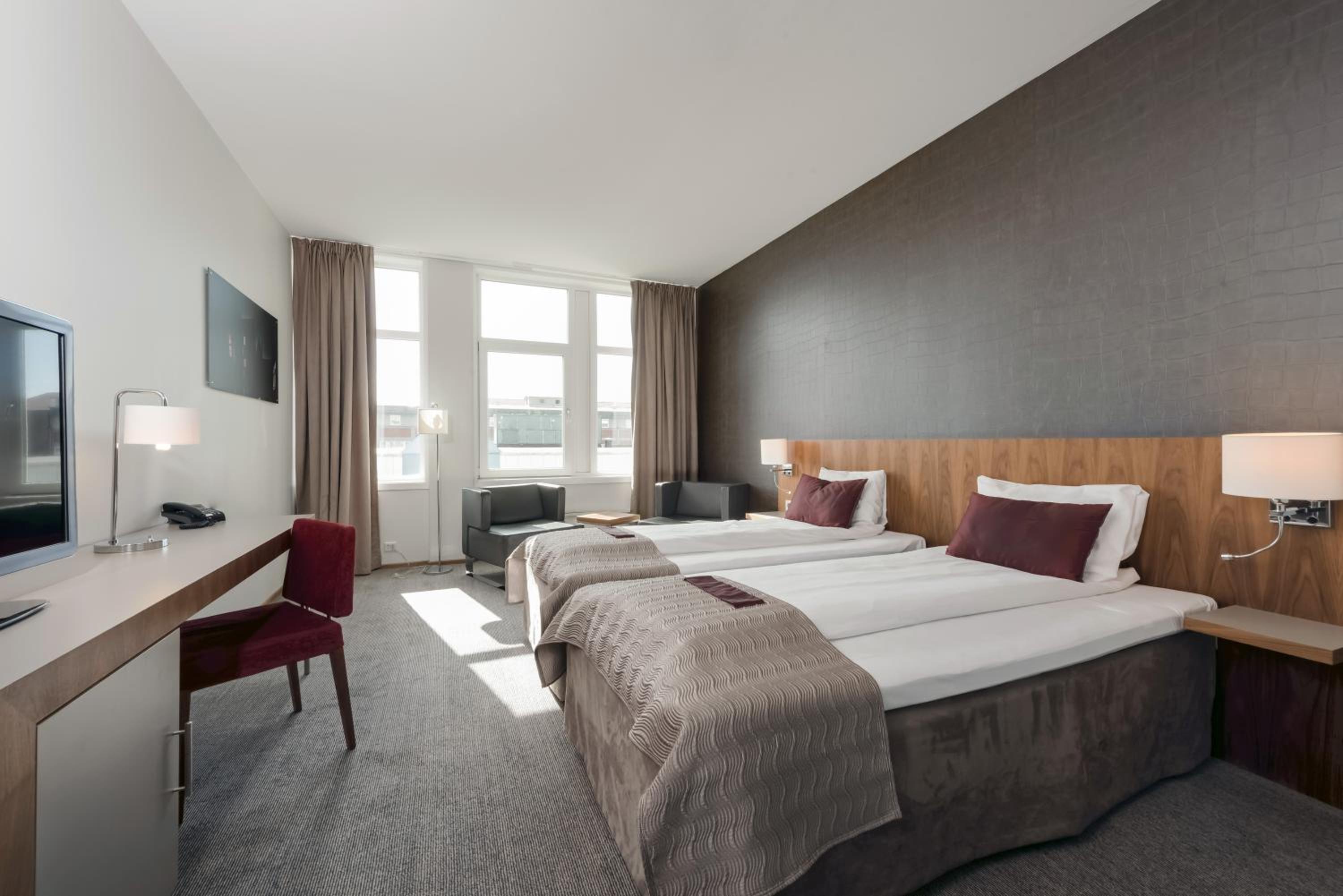 Standard Double or Twin Room - Photo 8