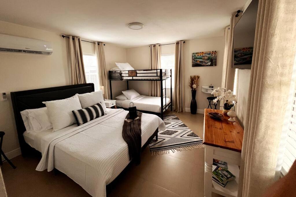 One-Bedroom House photo 1