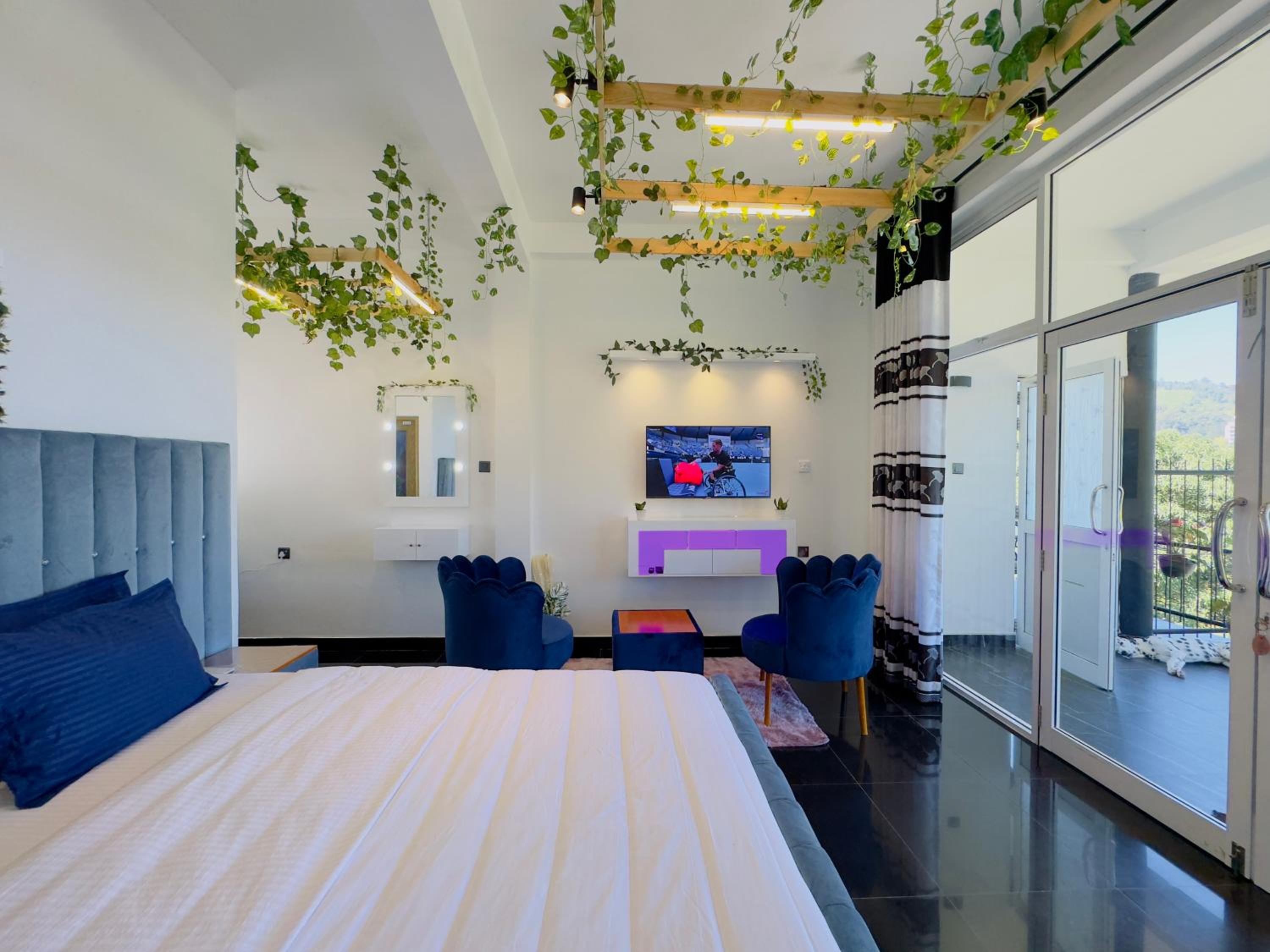 Superior King Room - Photo 4