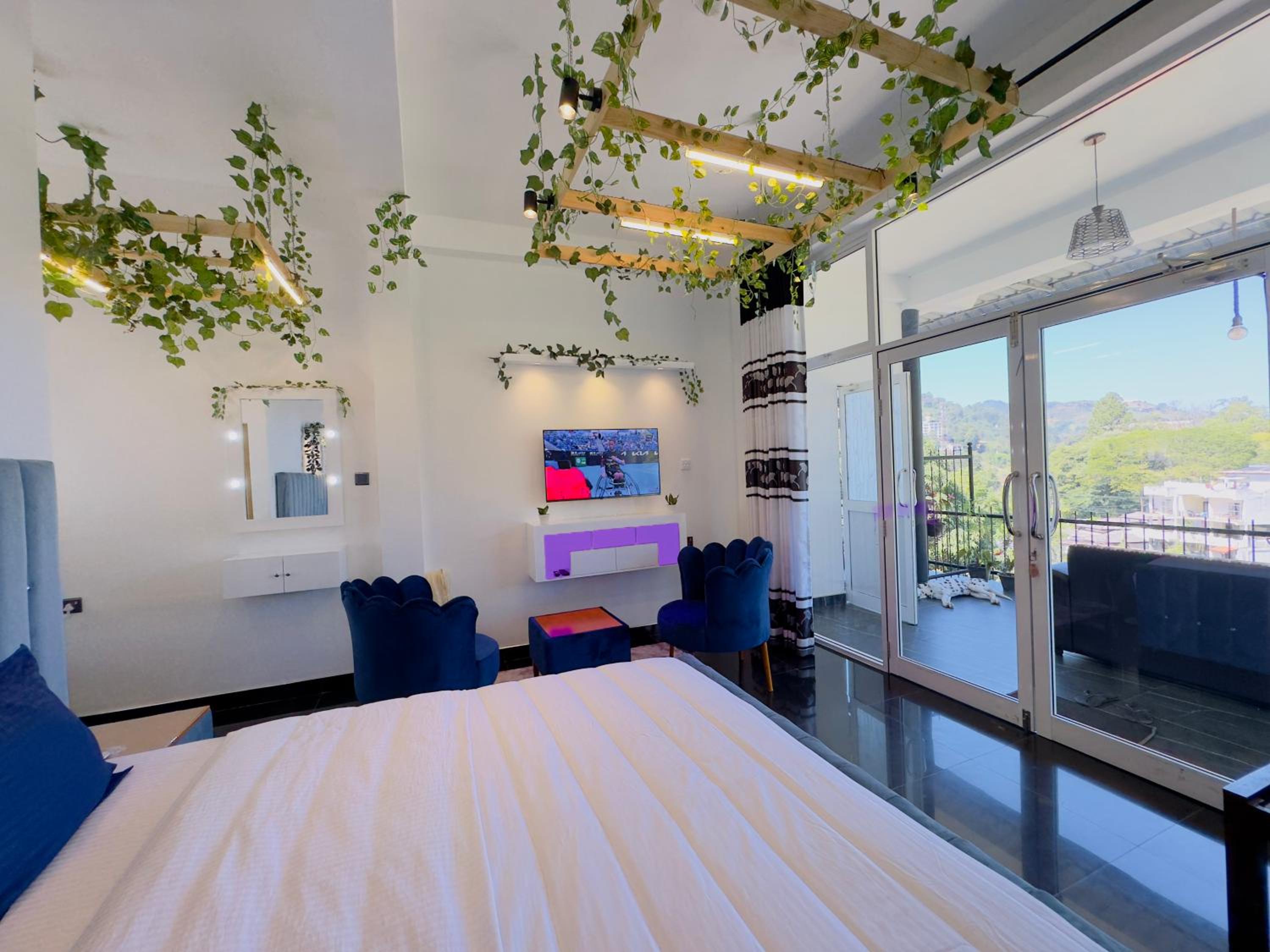 Superior King Room - Photo 5