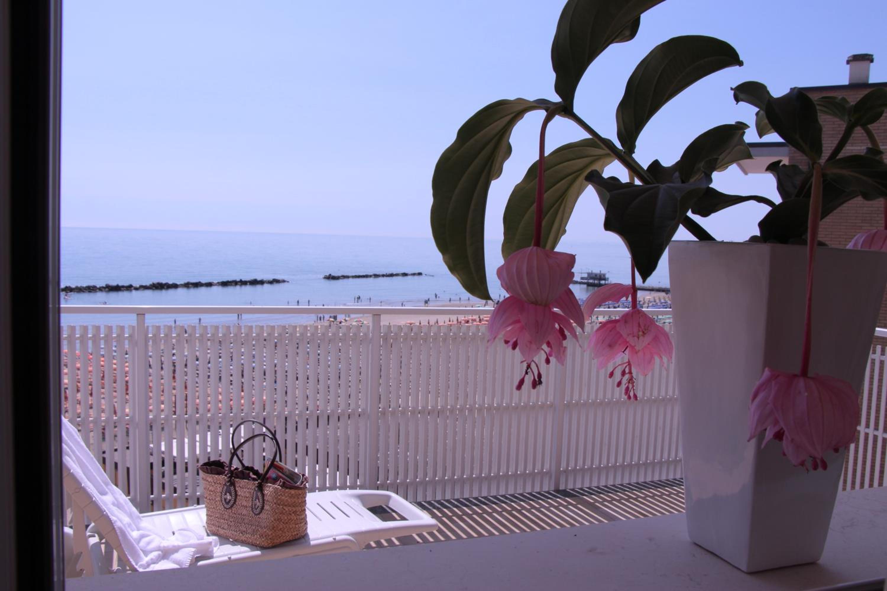 Two-Bedroom Suite with Panoramic View photo 2