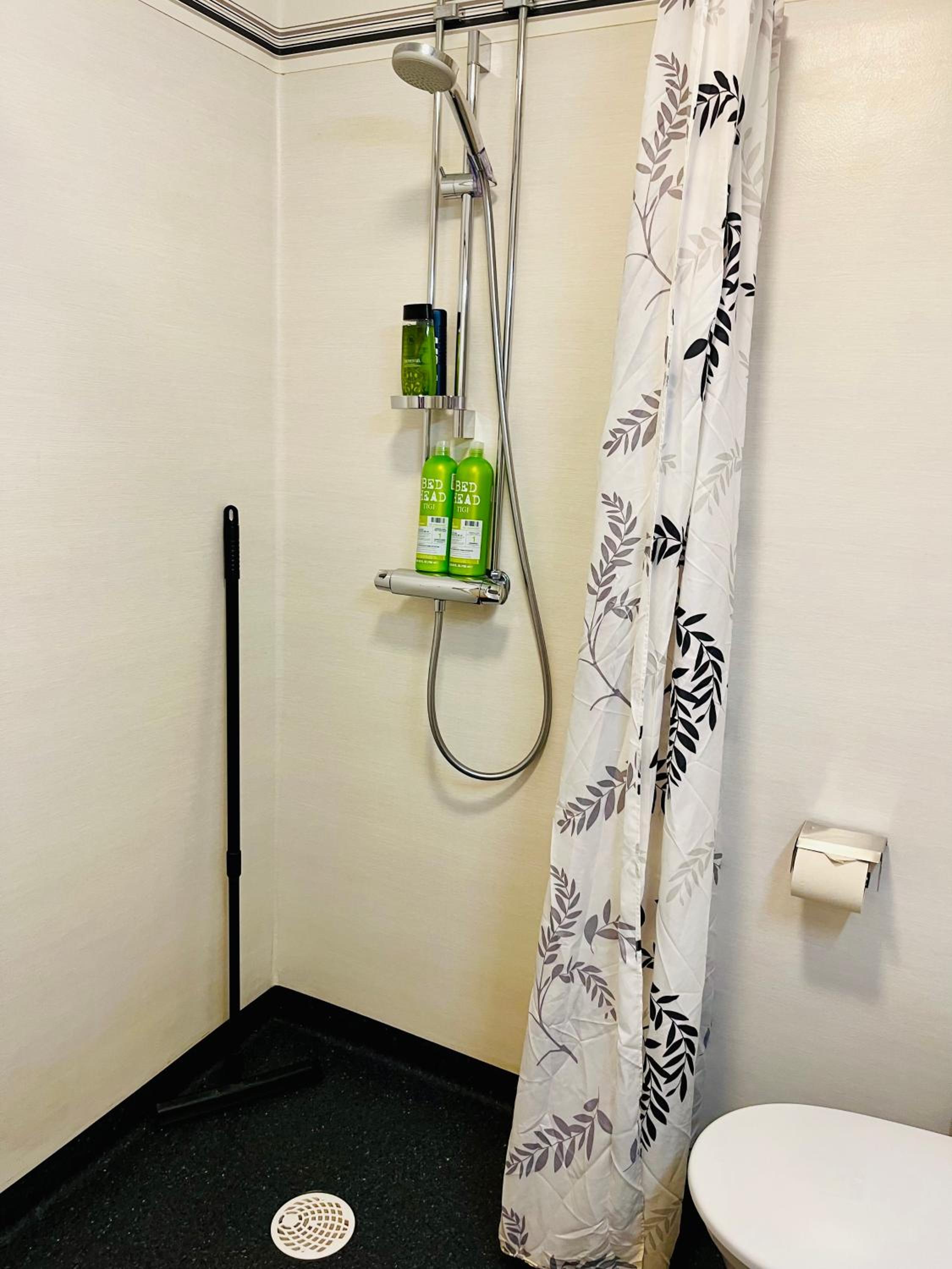 Standard Double Room - Photo 12