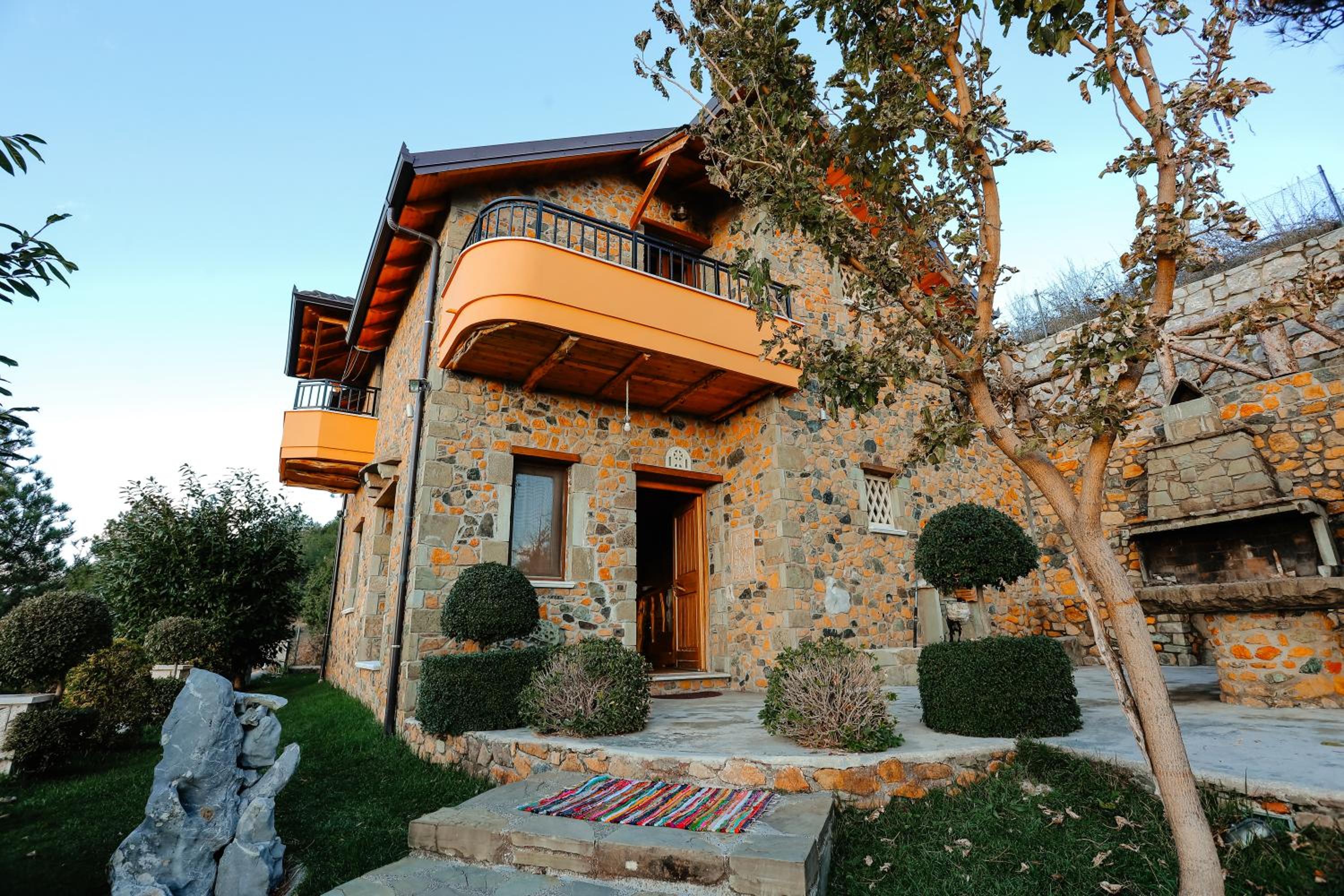 Three-Bedroom House photo 2