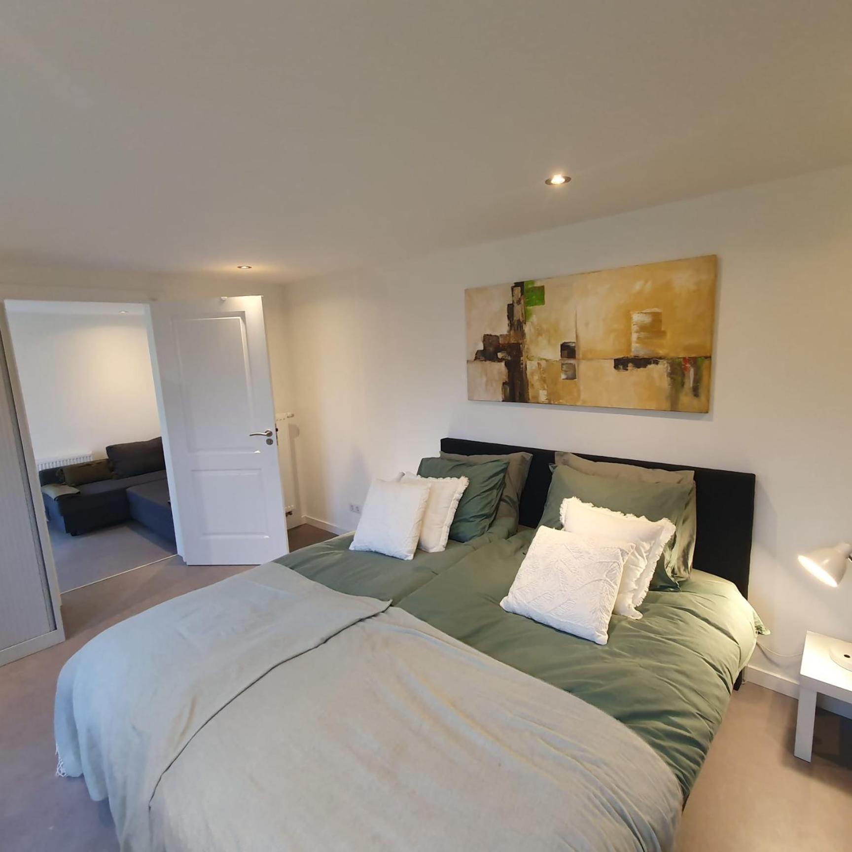 One-Bedroom Apartment photo 1
