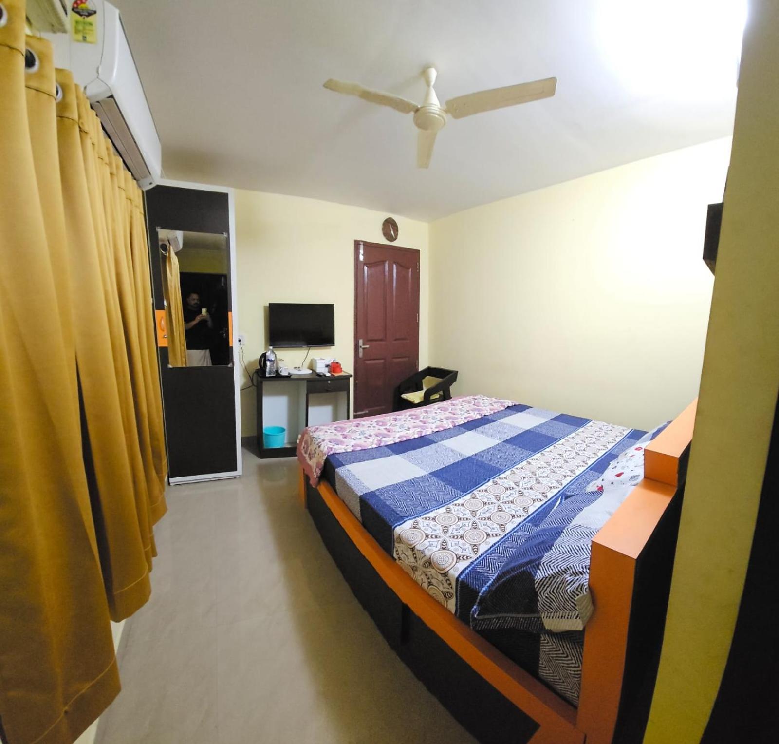 Deluxe King Room photo 1