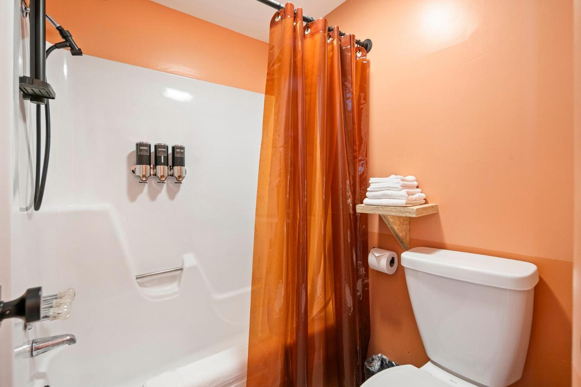 Standard Queen Room - Photo 14
