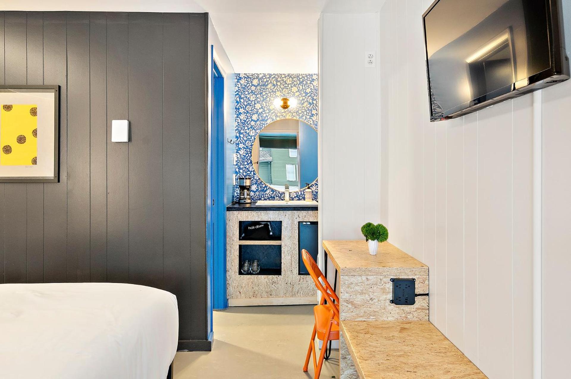 Standard Queen Room - Photo 10