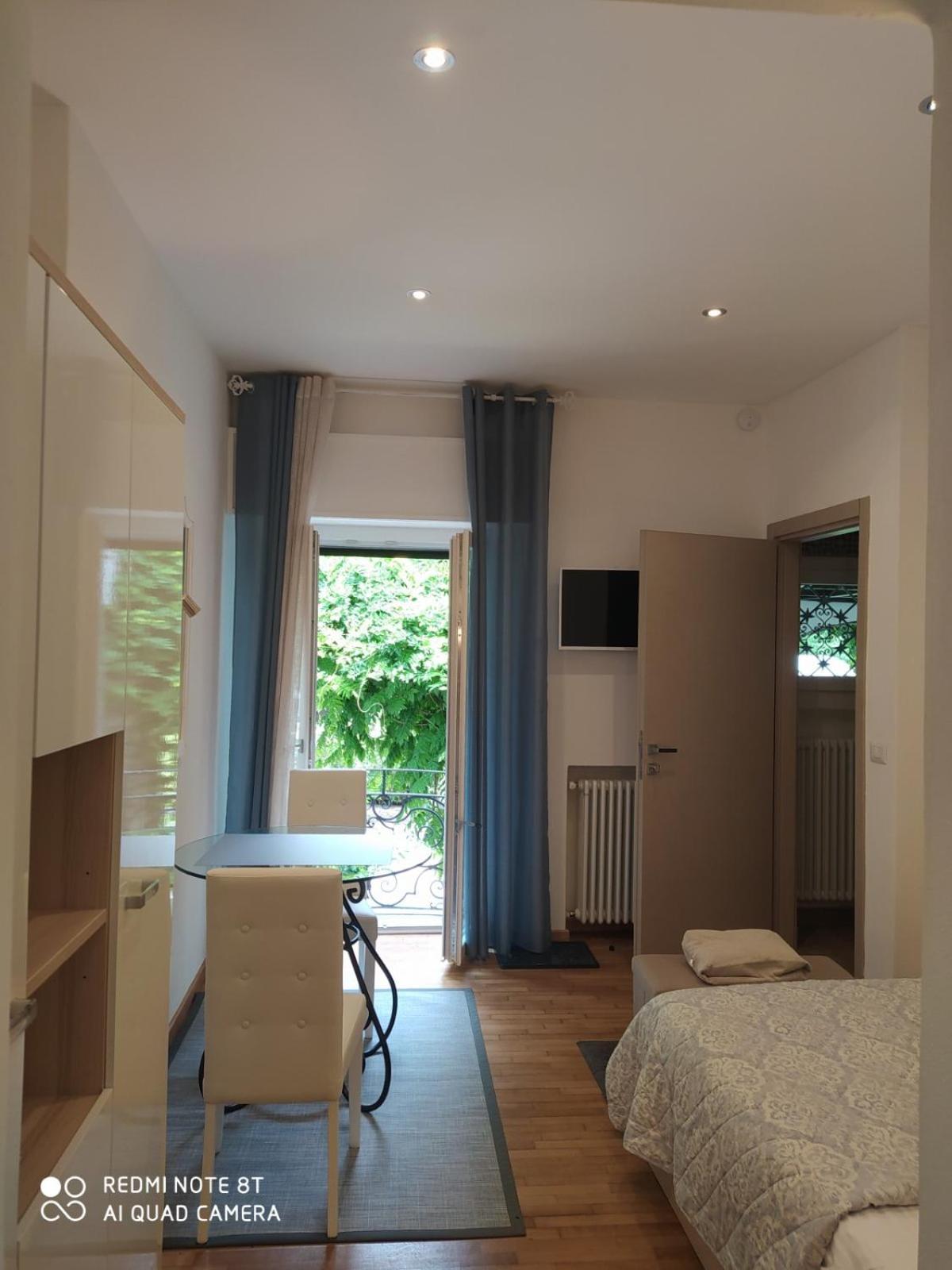 Single Room with Private Bathroom photo 1
