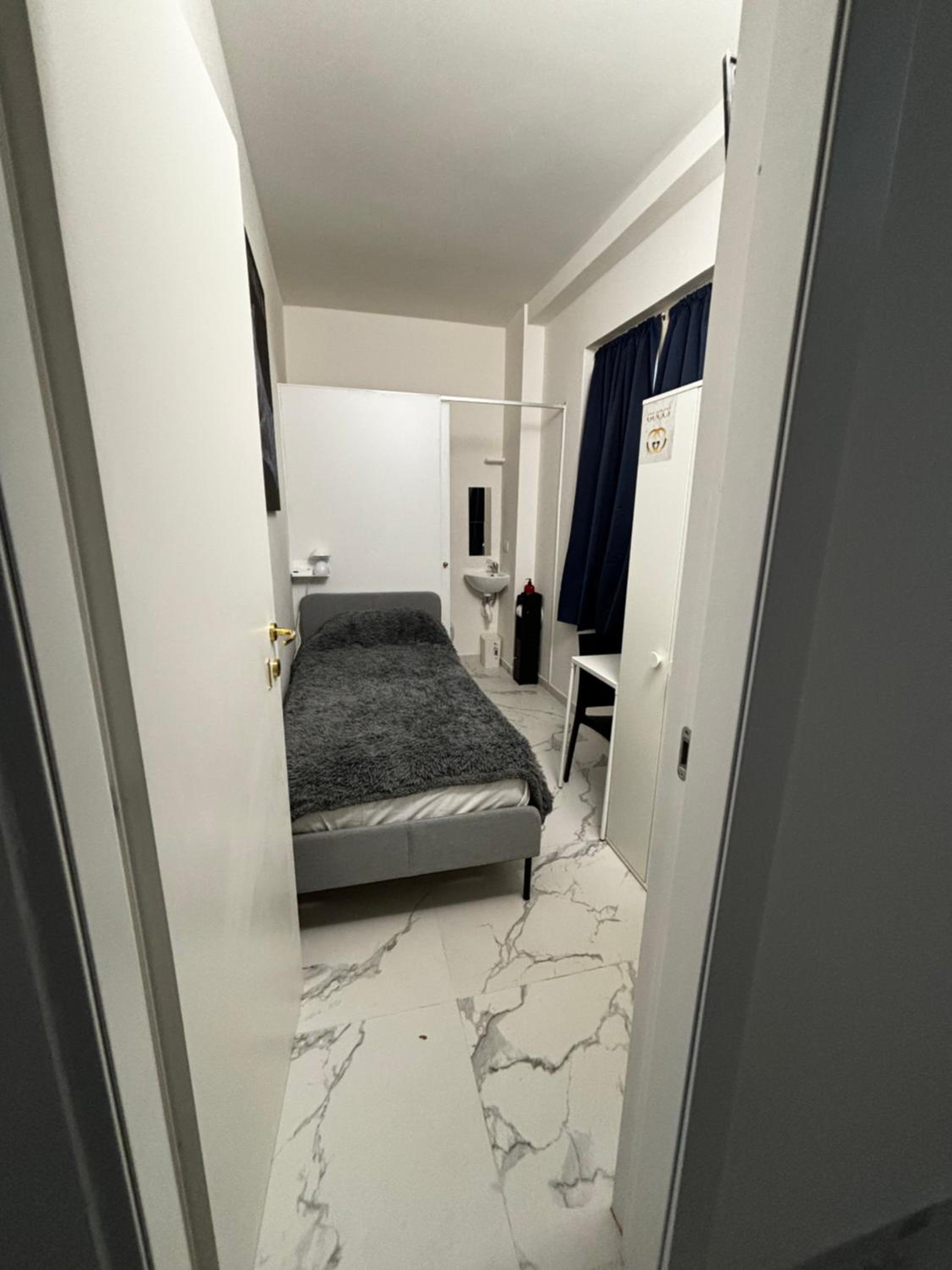 Small Single Room photo 1