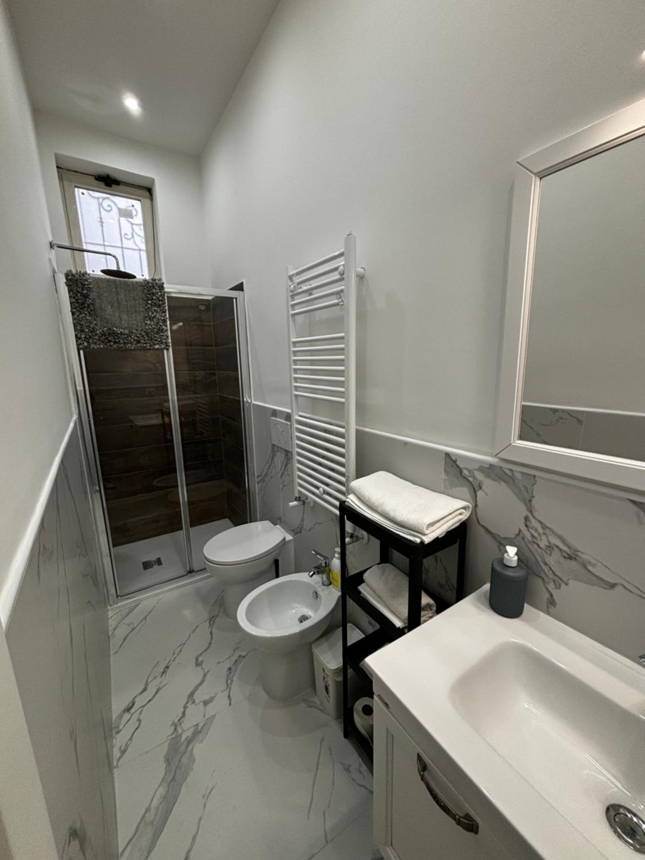 Twin Room with Private Bathroom photo 3