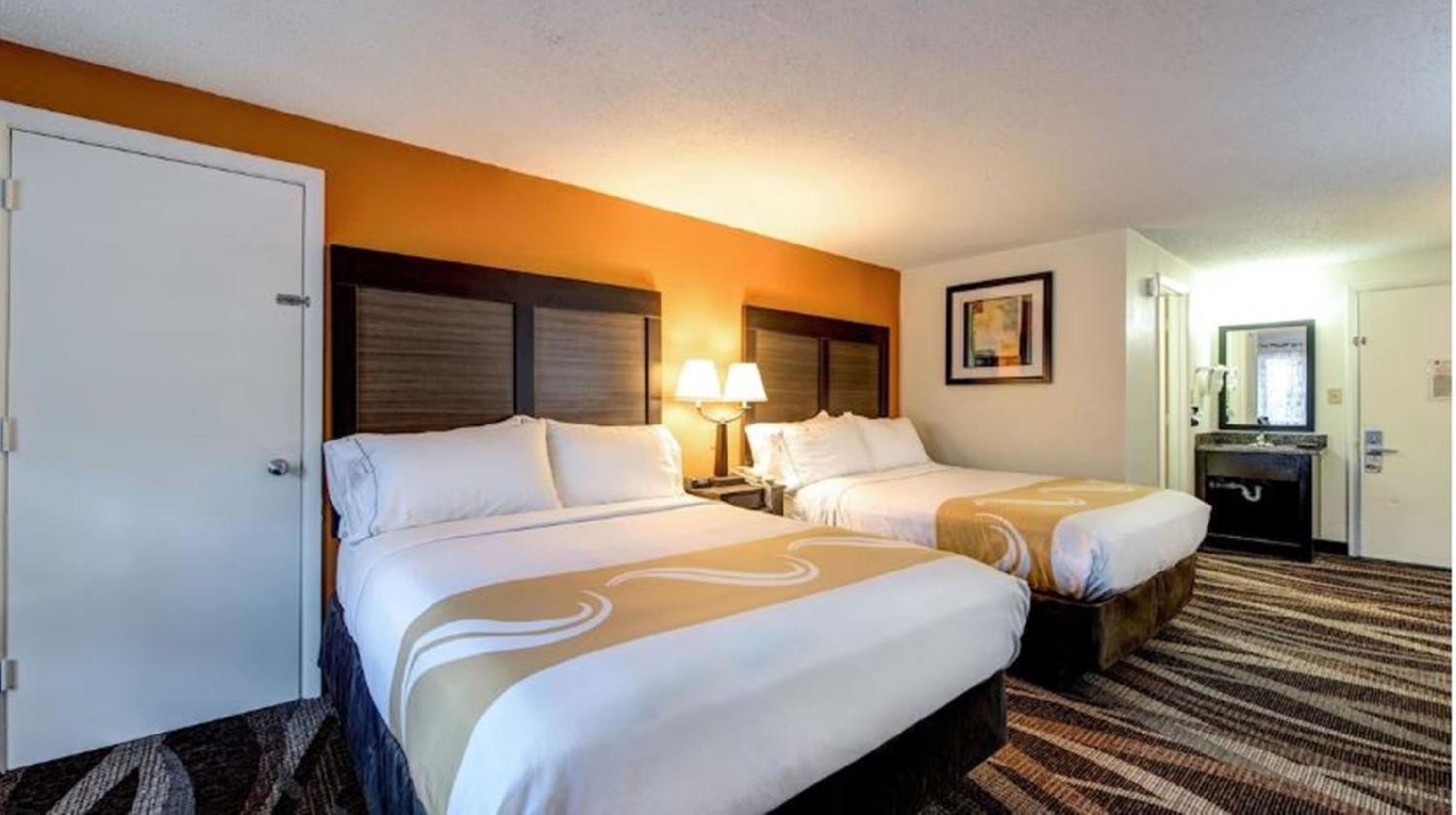Queen Room with Two Queen Beds - Non-Smoking - Photo 1